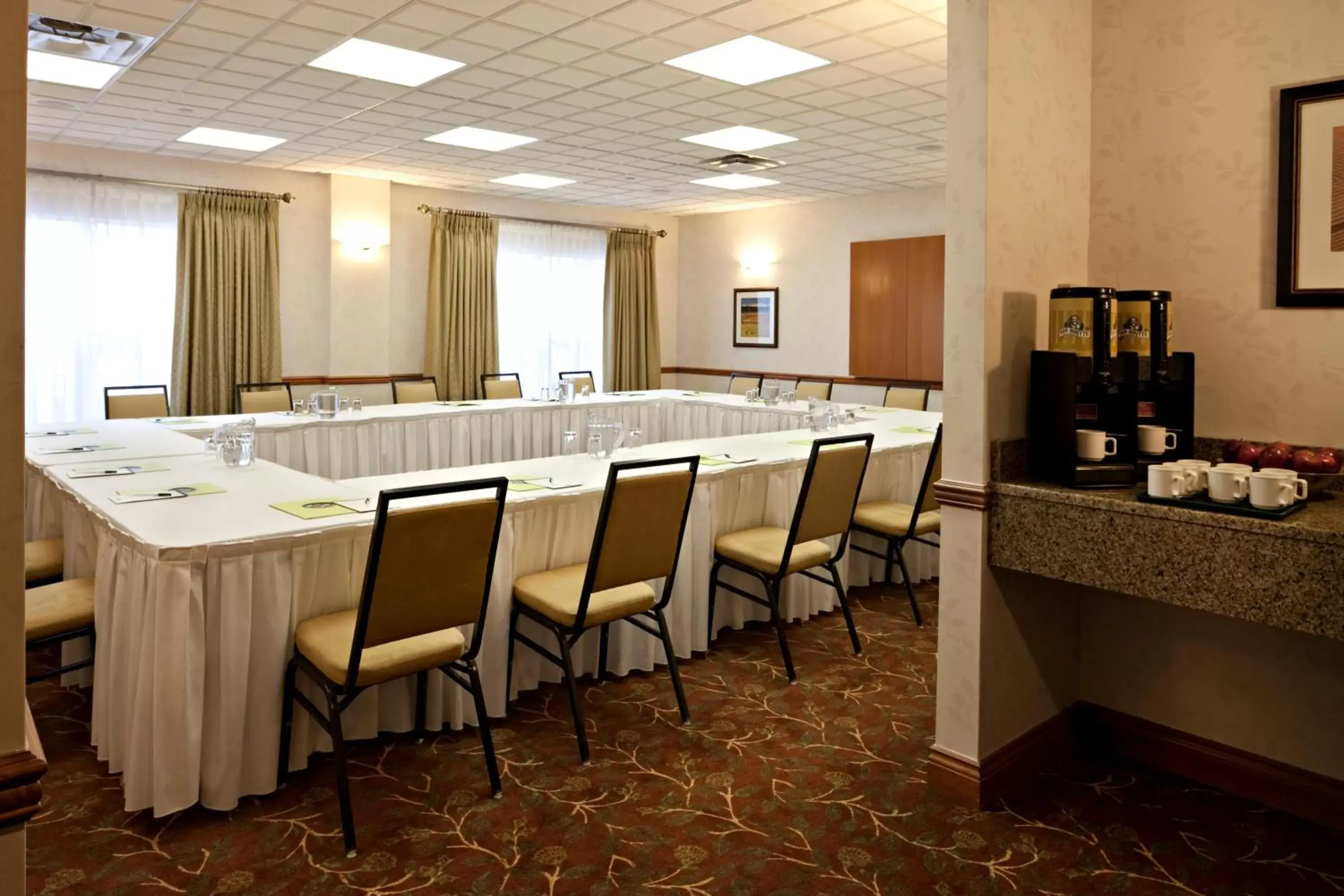 Meeting/conference room in Country Inn & Suites by Radisson, Calgary-Northeast