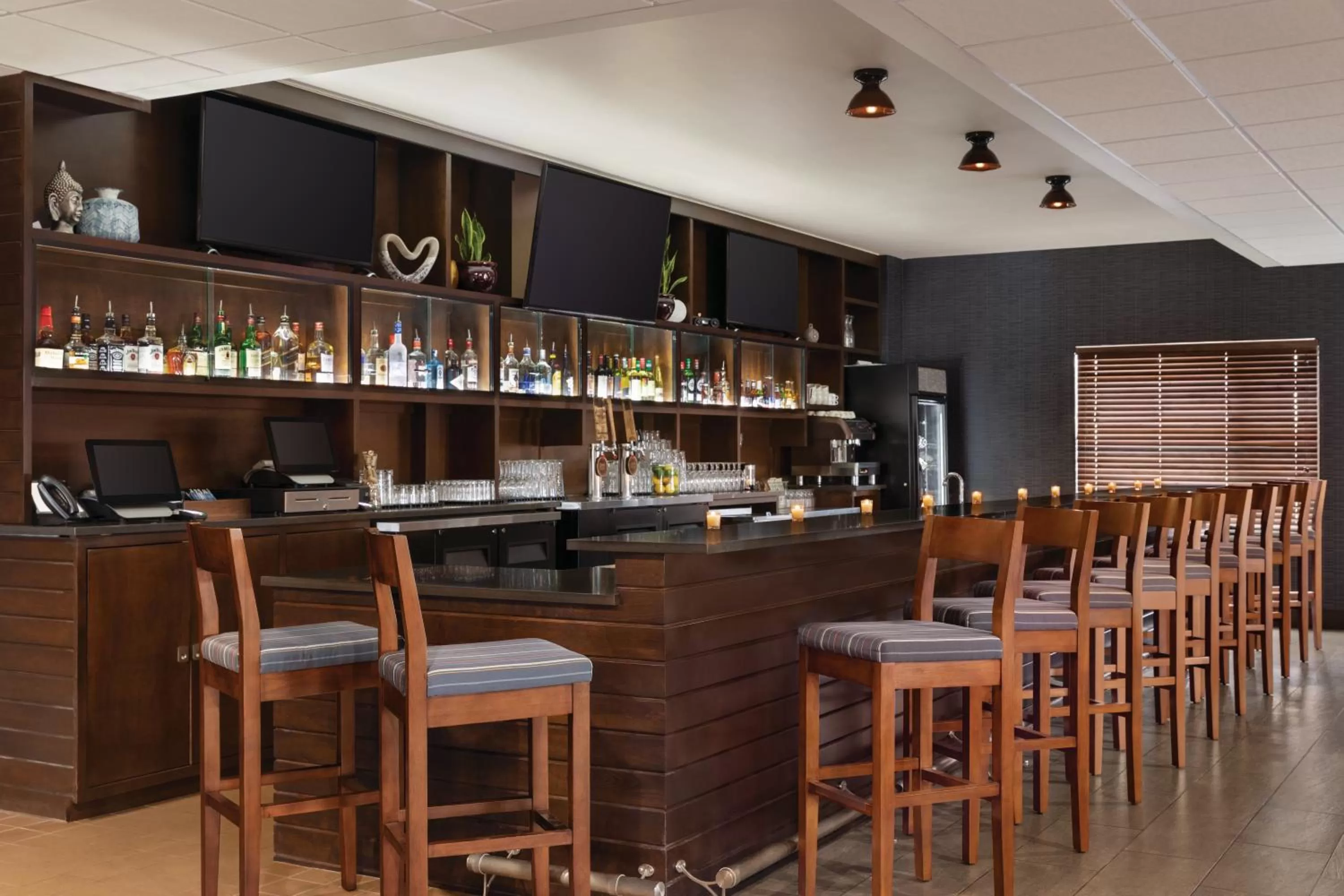 Restaurant/places to eat in Radisson Hotel Oklahoma City Airport