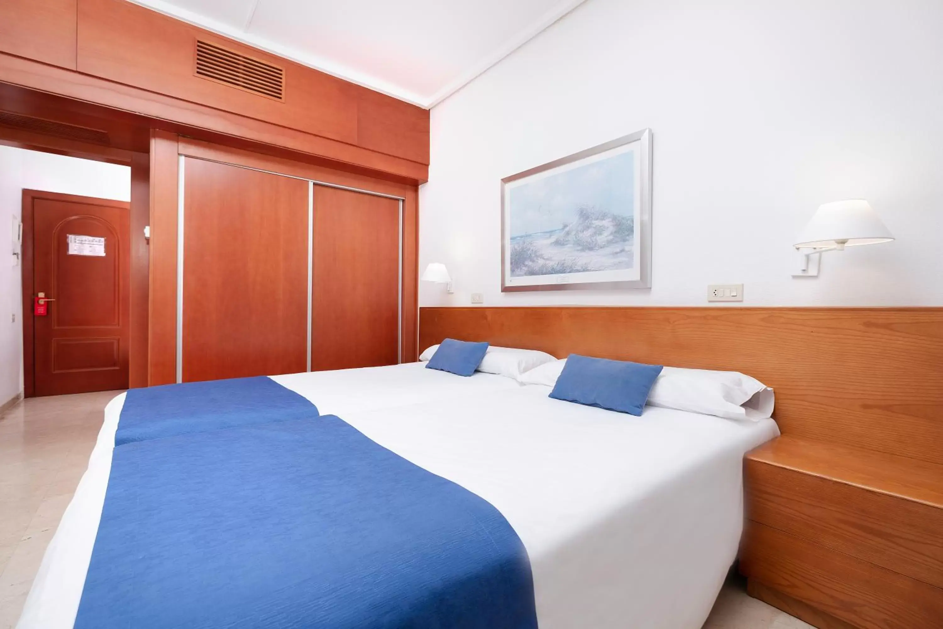 Photo of the whole room, Bed in Hotel Concorde Photo of the whole room, Bed in Hotel Concorde