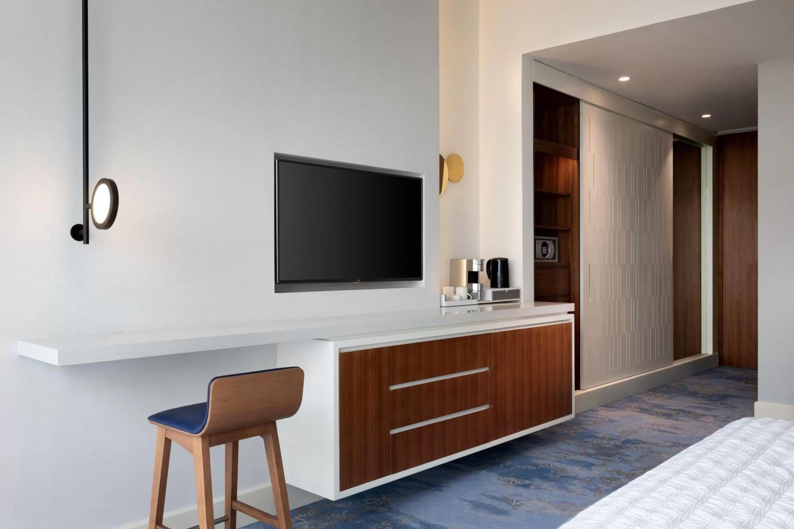 Photo of the whole room, Bed in Le Meridien Riyadh