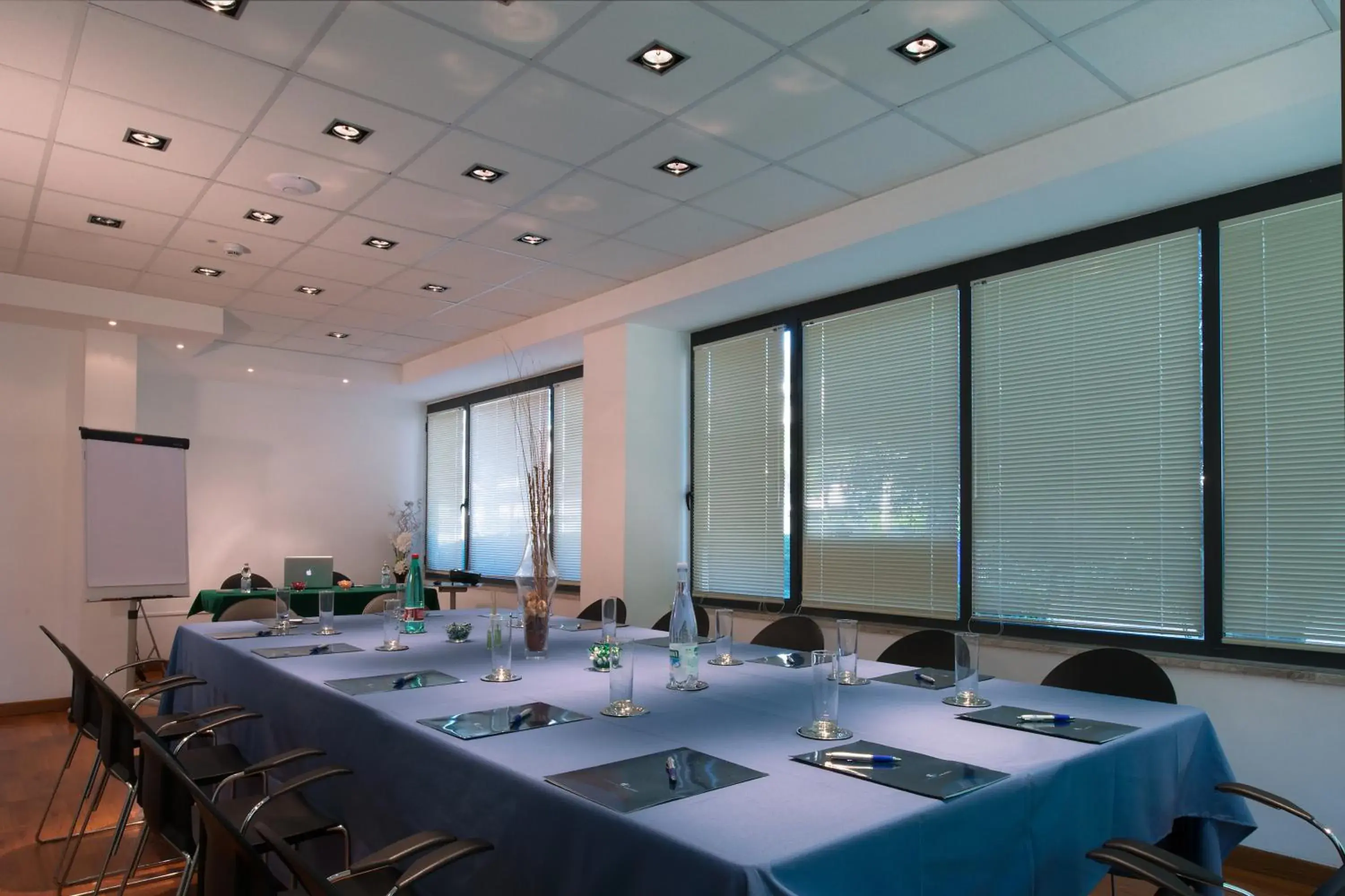 Business facilities, Business Area/Conference Room in Garden Hotel