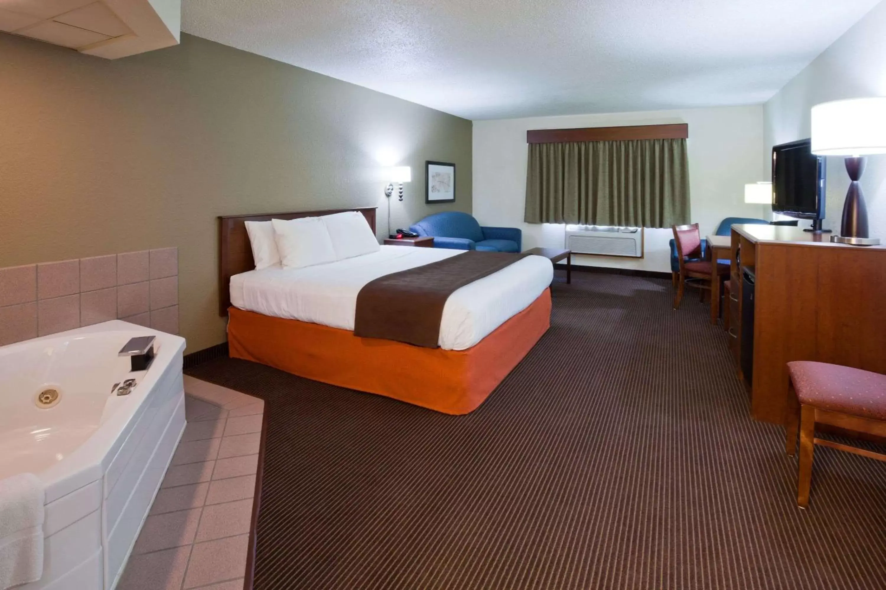 Photo of the whole room, Bed in AmericInn by Wyndham Monroe