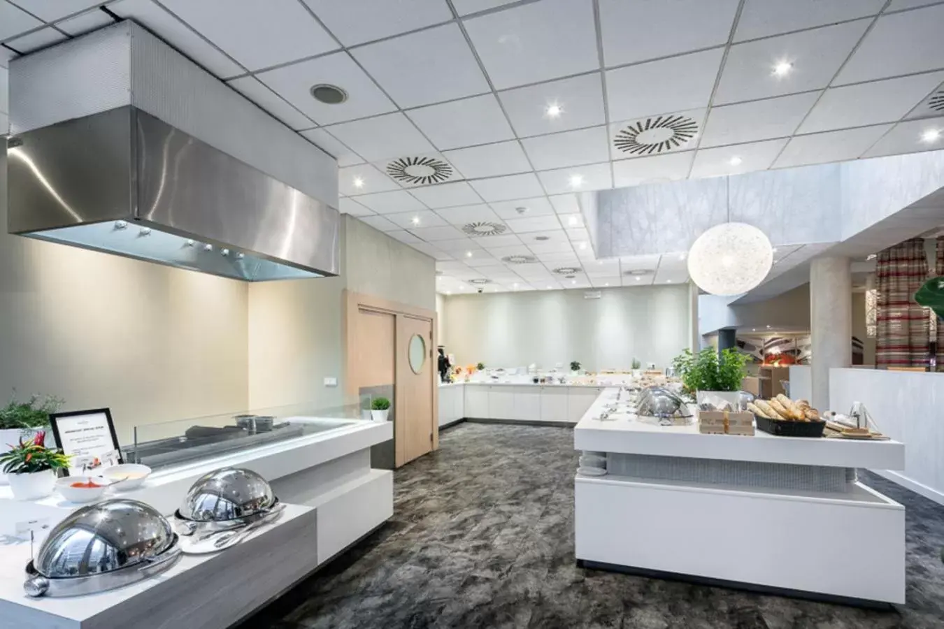 Dining area in Novotel Praha Wenceslas Square