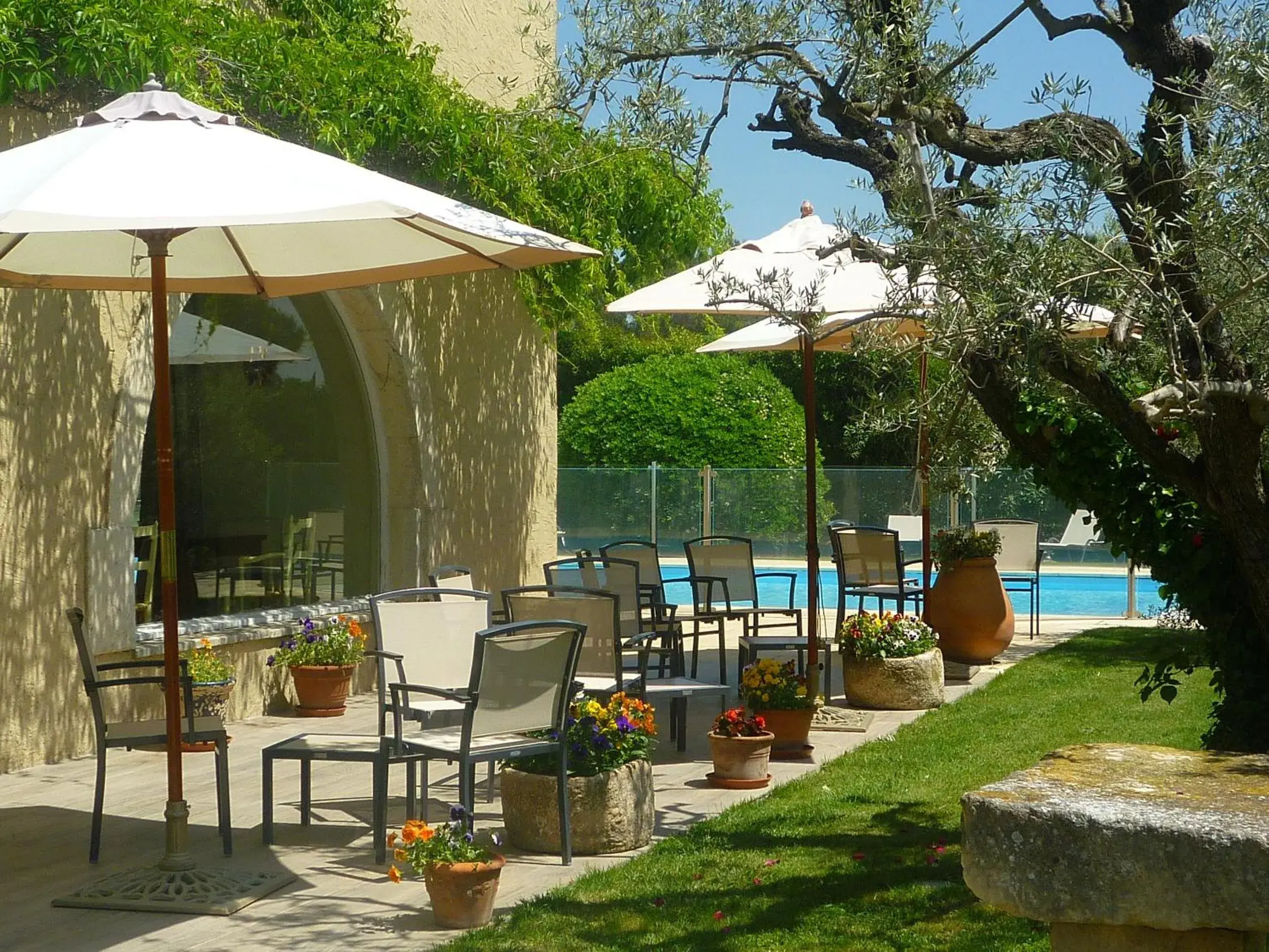 Balcony/Terrace, Swimming Pool in Val Baussenc, The Originals Relais (Relais du Silence)