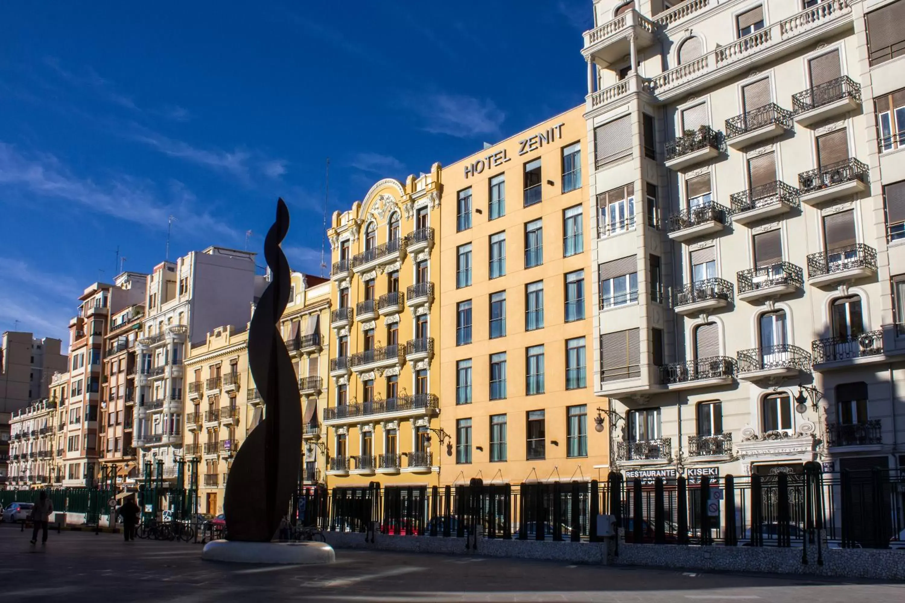 Facade/entrance, Neighborhood in Zenit Valencia