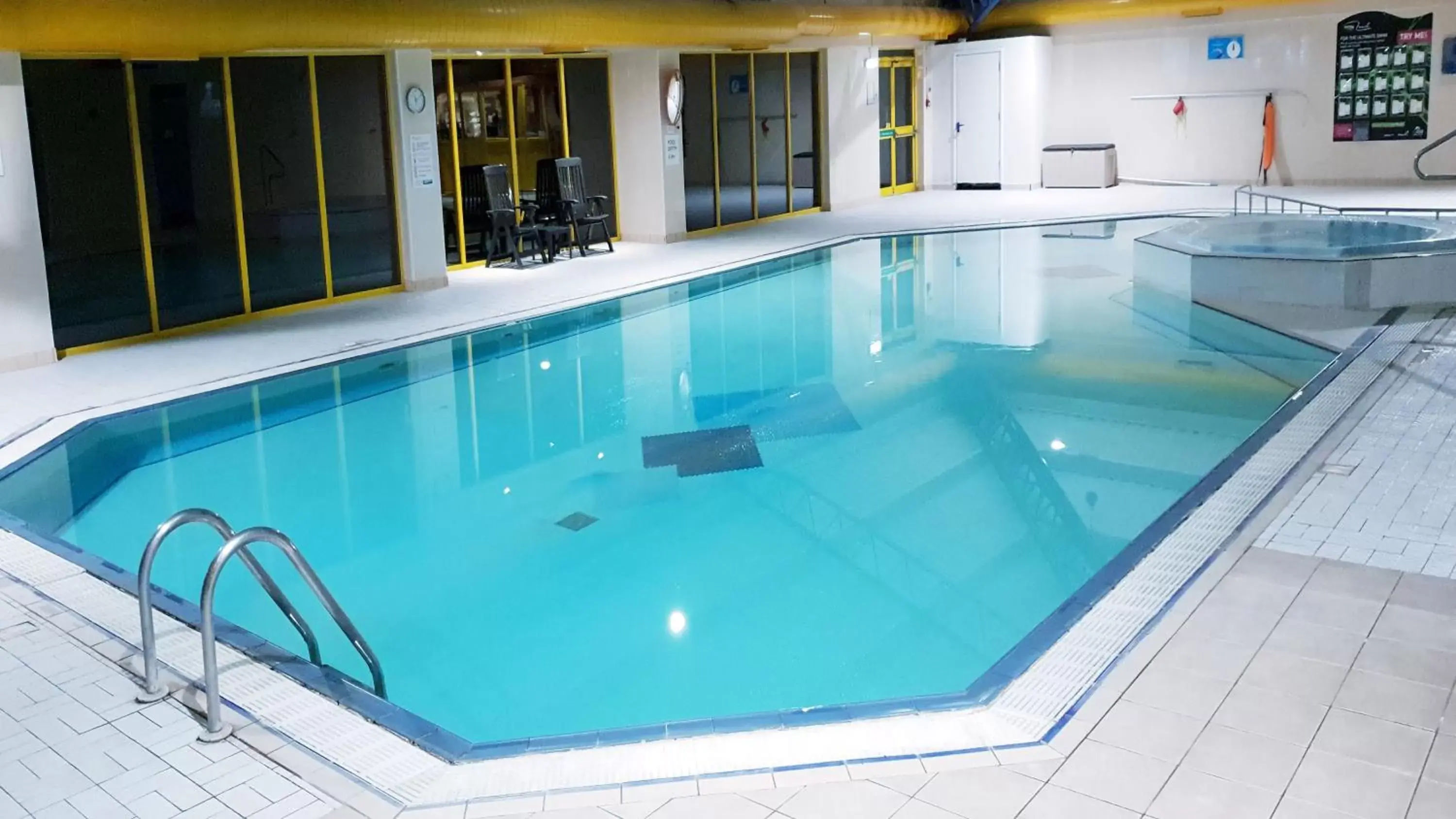 Swimming Pool in Holiday Inn Runcorn M56 Junction 12, an IHG Hotel