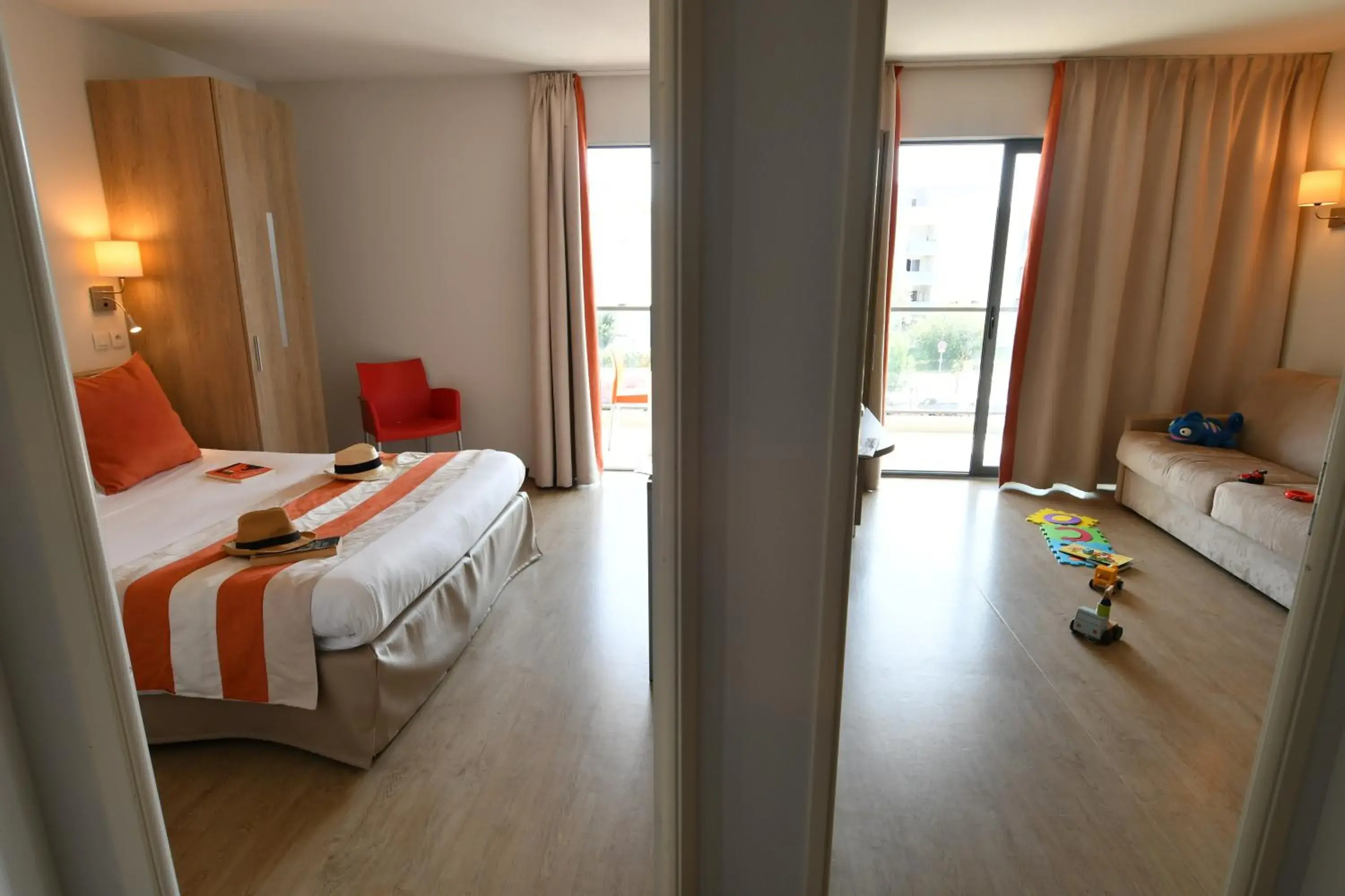 Photo of the whole room, Bed in Appart-Hôtel Mer & Golf City Bordeaux - Bruges