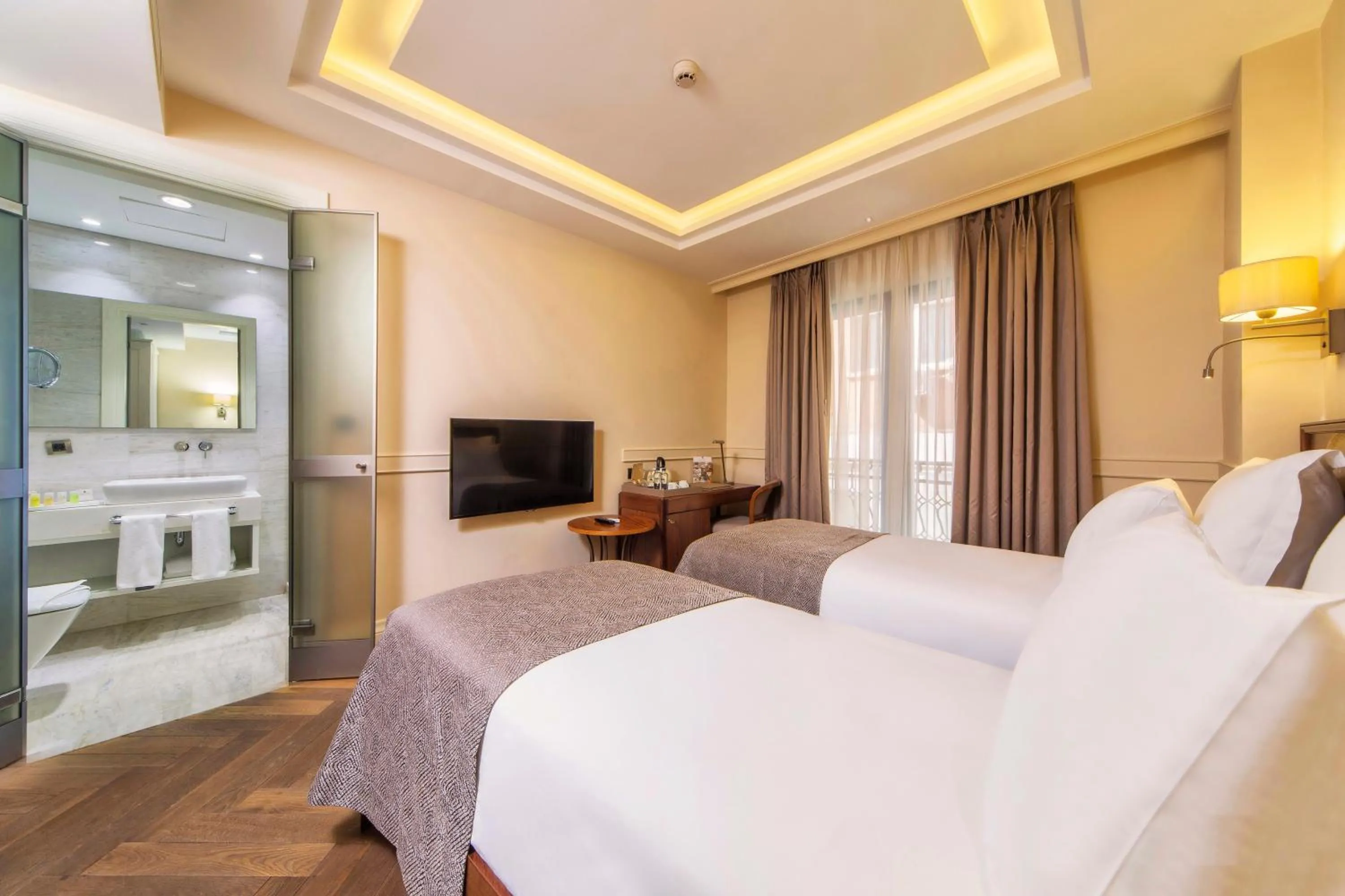 Staff, Bed in Hotel Morione & Spa Center