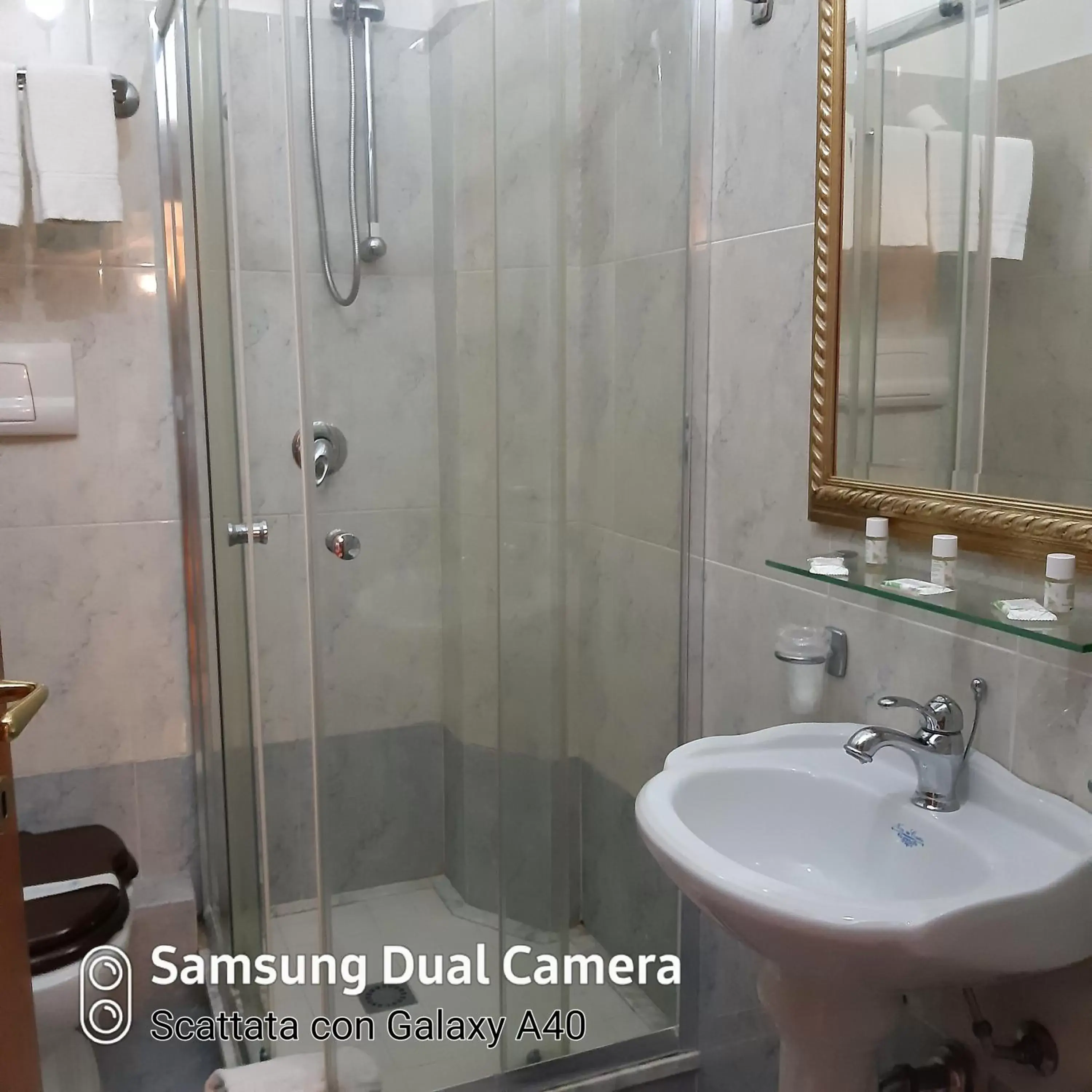 Bathroom in D'Angelo Palace Hotel