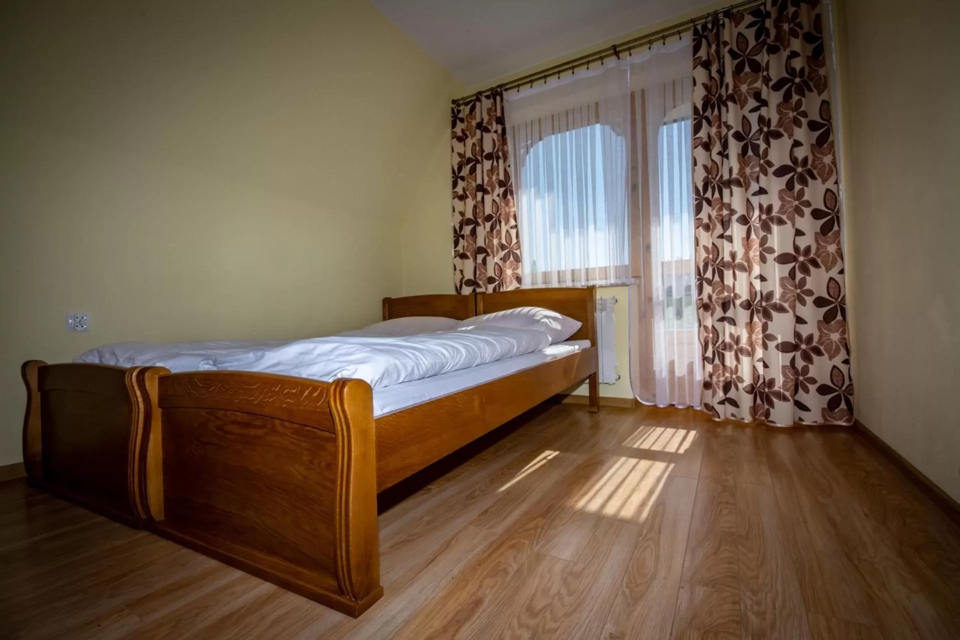 Photo of the whole room, Bed in Podhalanski Dworek z Jacuzzi