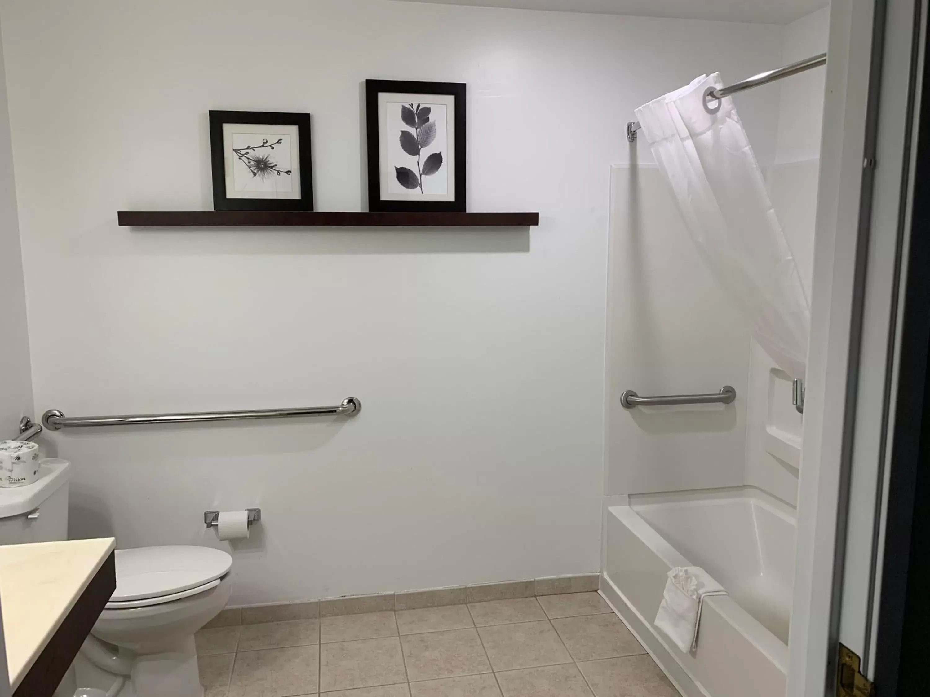 Bathroom in Country Inn & Suites by Radisson, Chambersburg, PA