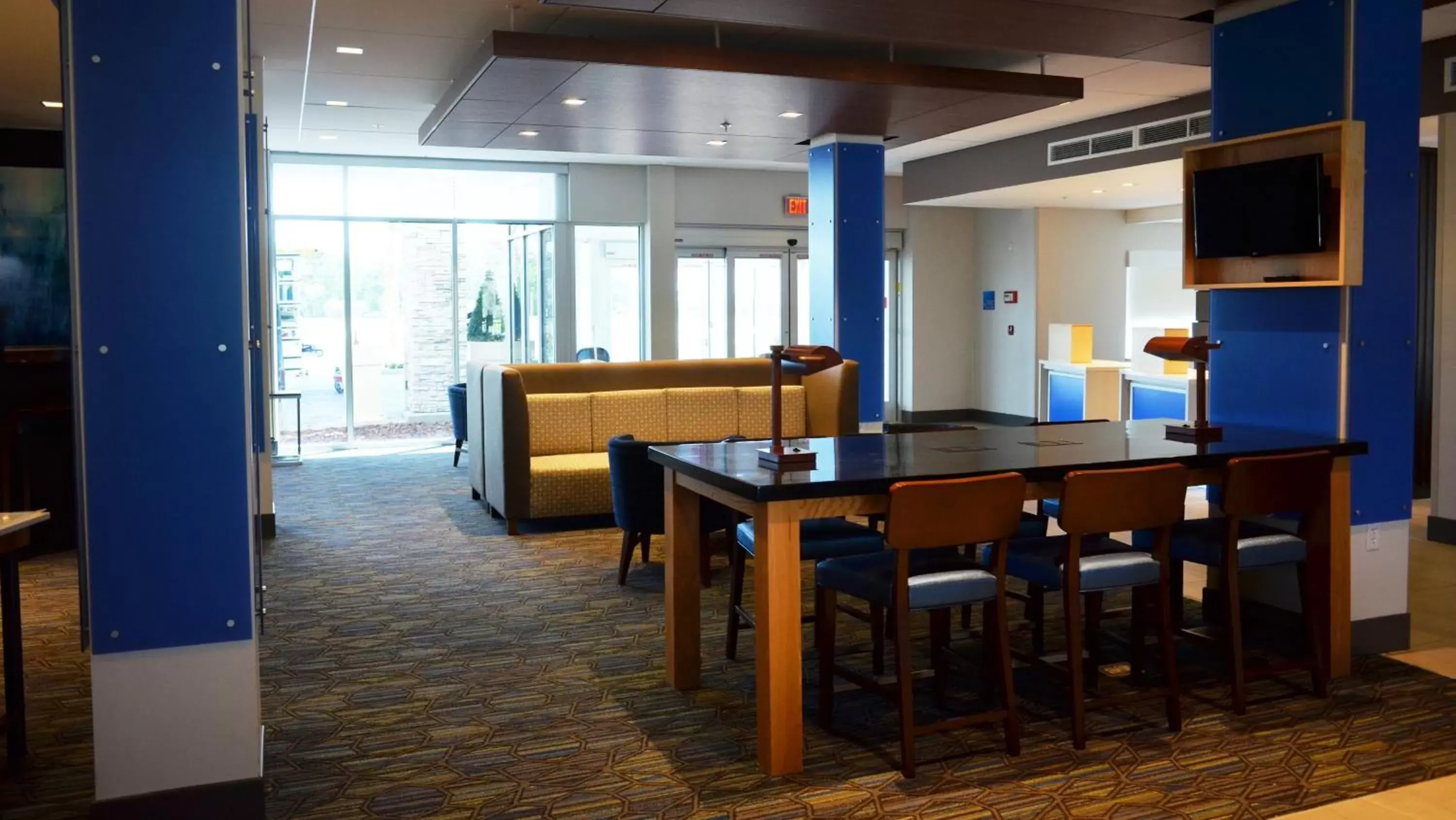 Lobby or reception in Holiday Inn Express & Suites - Jacksonville W - I295 and I10, an IHG Hotel