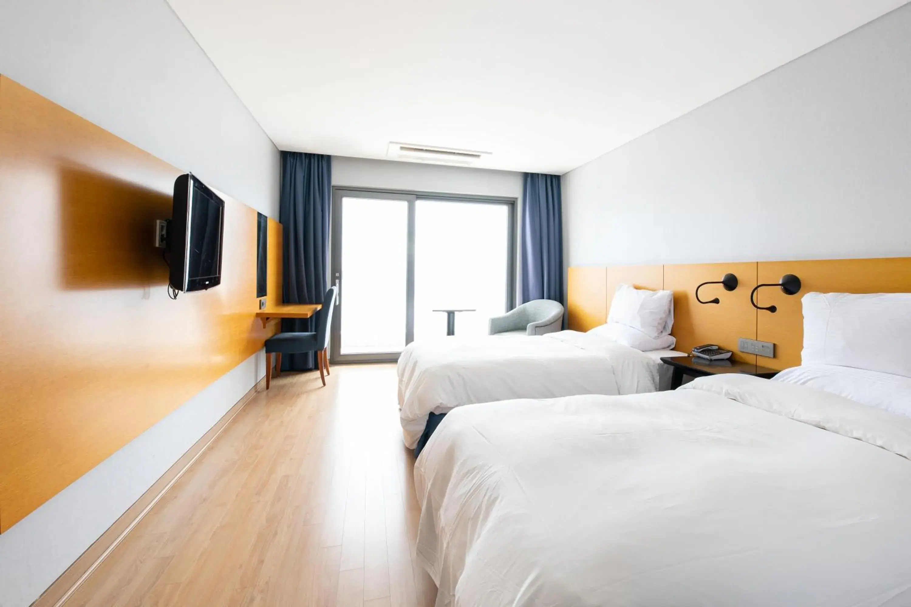 Executive Deluxe with Lake View in Asia Lakeside Hotel Executive Deluxe with Lake View in Asia Lakeside Hotel