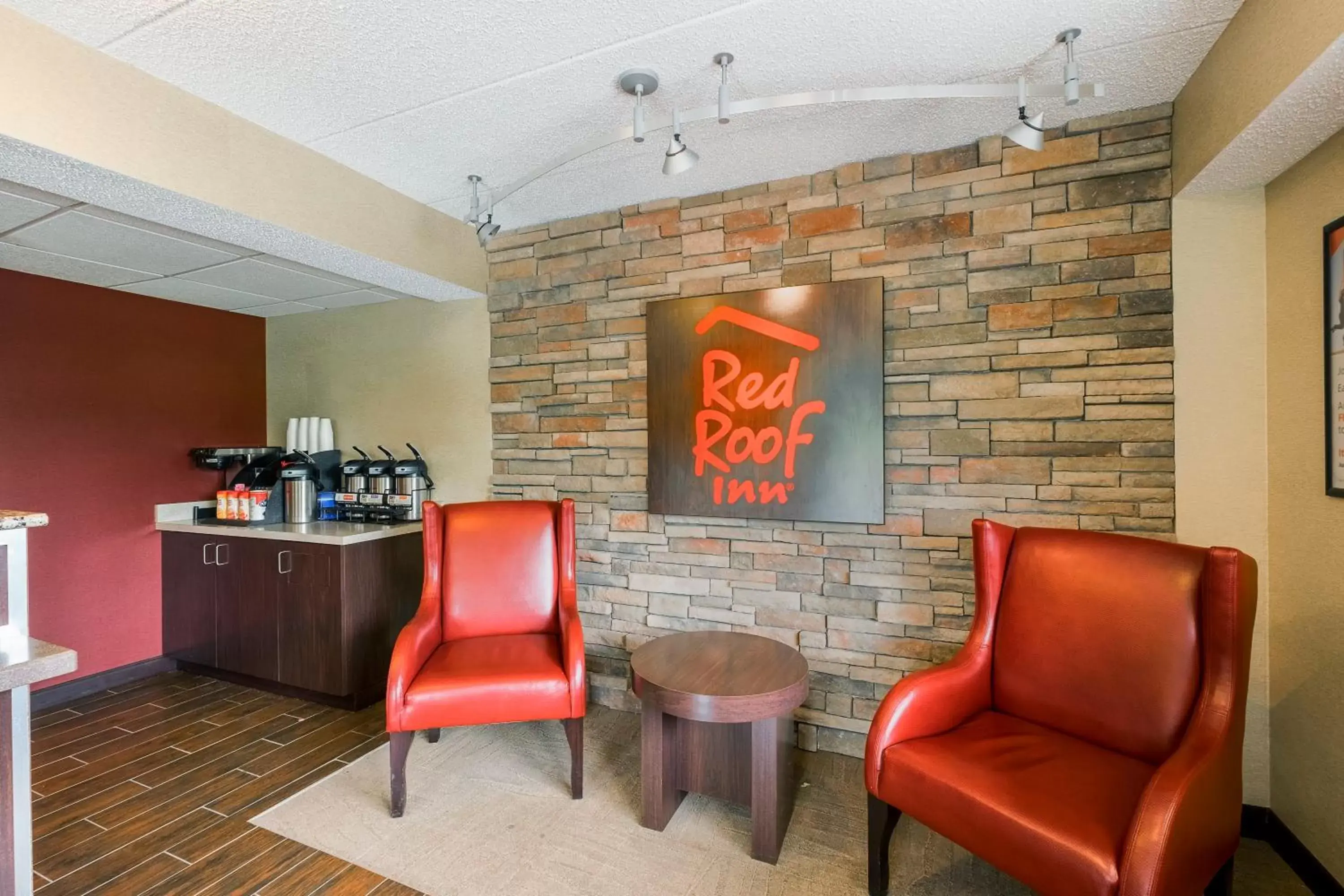 Lobby or reception, Lounge/Bar in Red Roof Inn Boston - Southborough/Worcester