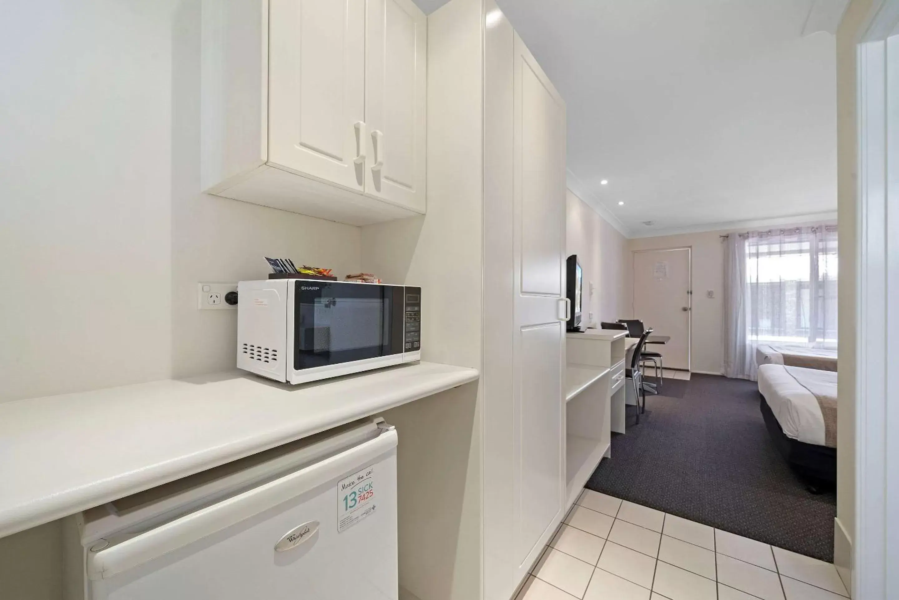 Photo of the whole room, Kitchen/Kitchenette in Comfort Inn Glenfield