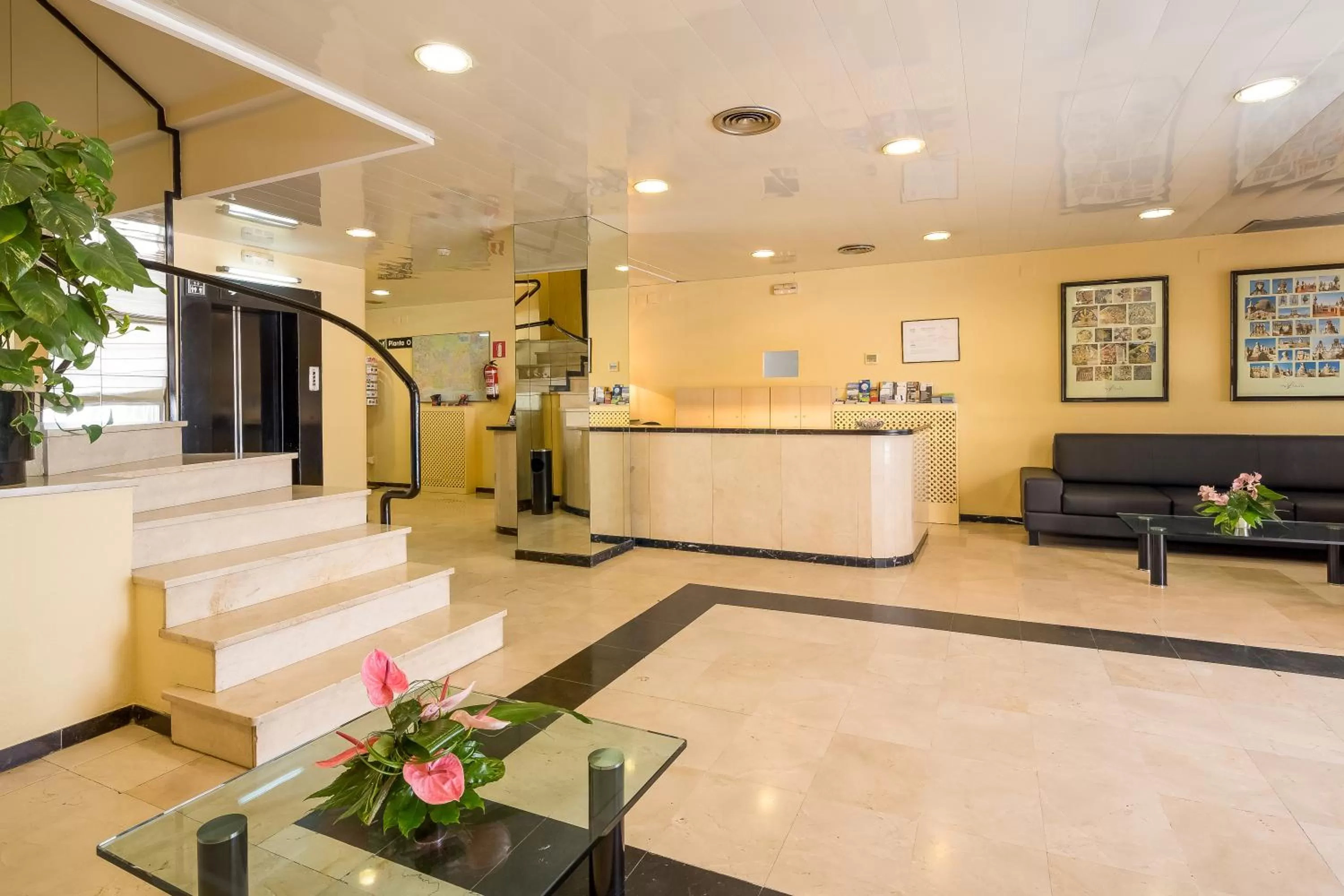Lobby or reception in Aparthotel Bertrán
