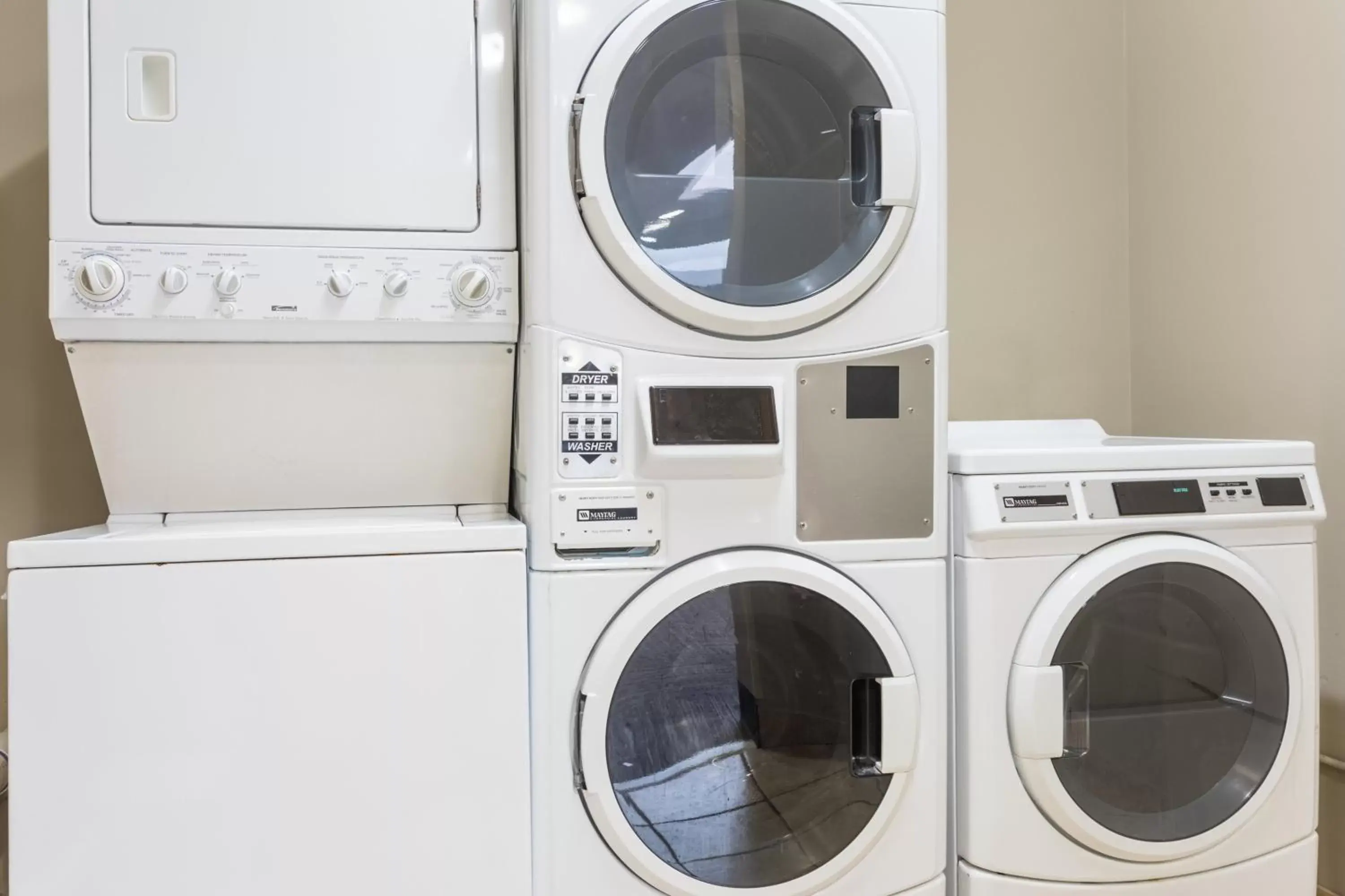 laundry, Kitchen/Kitchenette in Staybridge Suites Savannah Historic District, an IHG Hotel