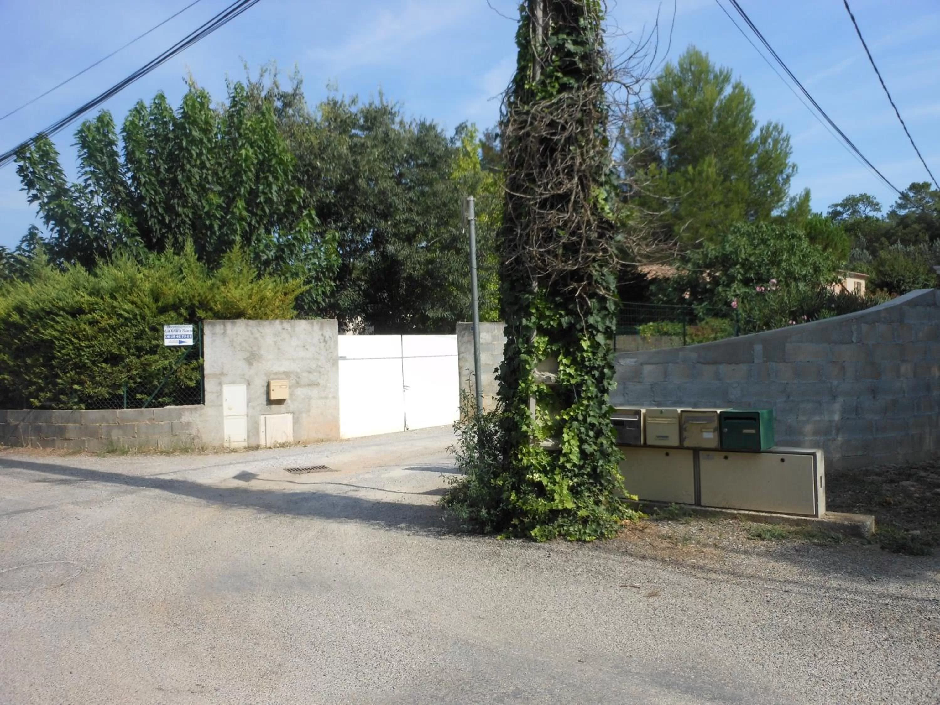 Neighbourhood, Property Building in La villa Sam