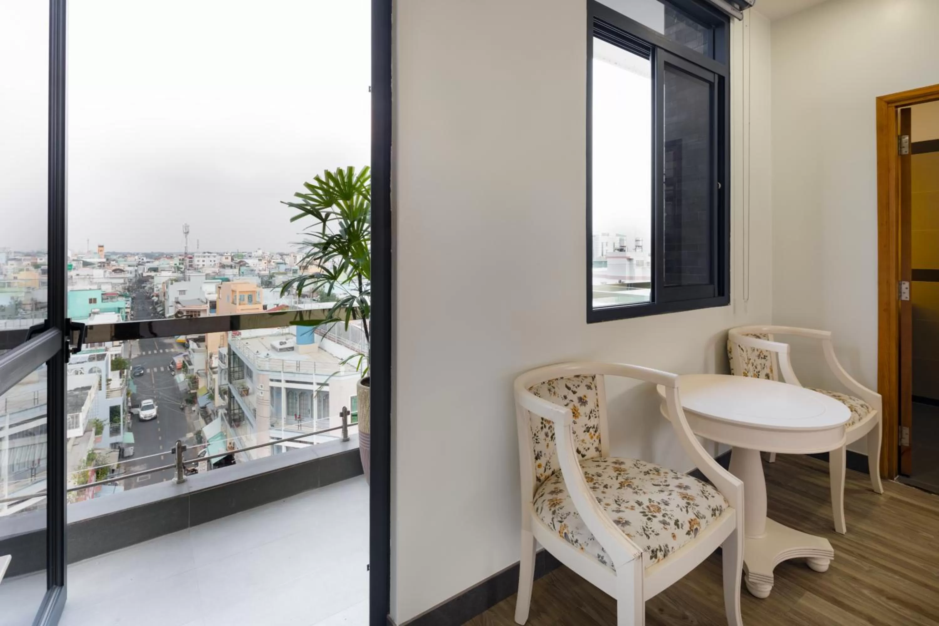 LARA HOTEL LONG XUYÊN