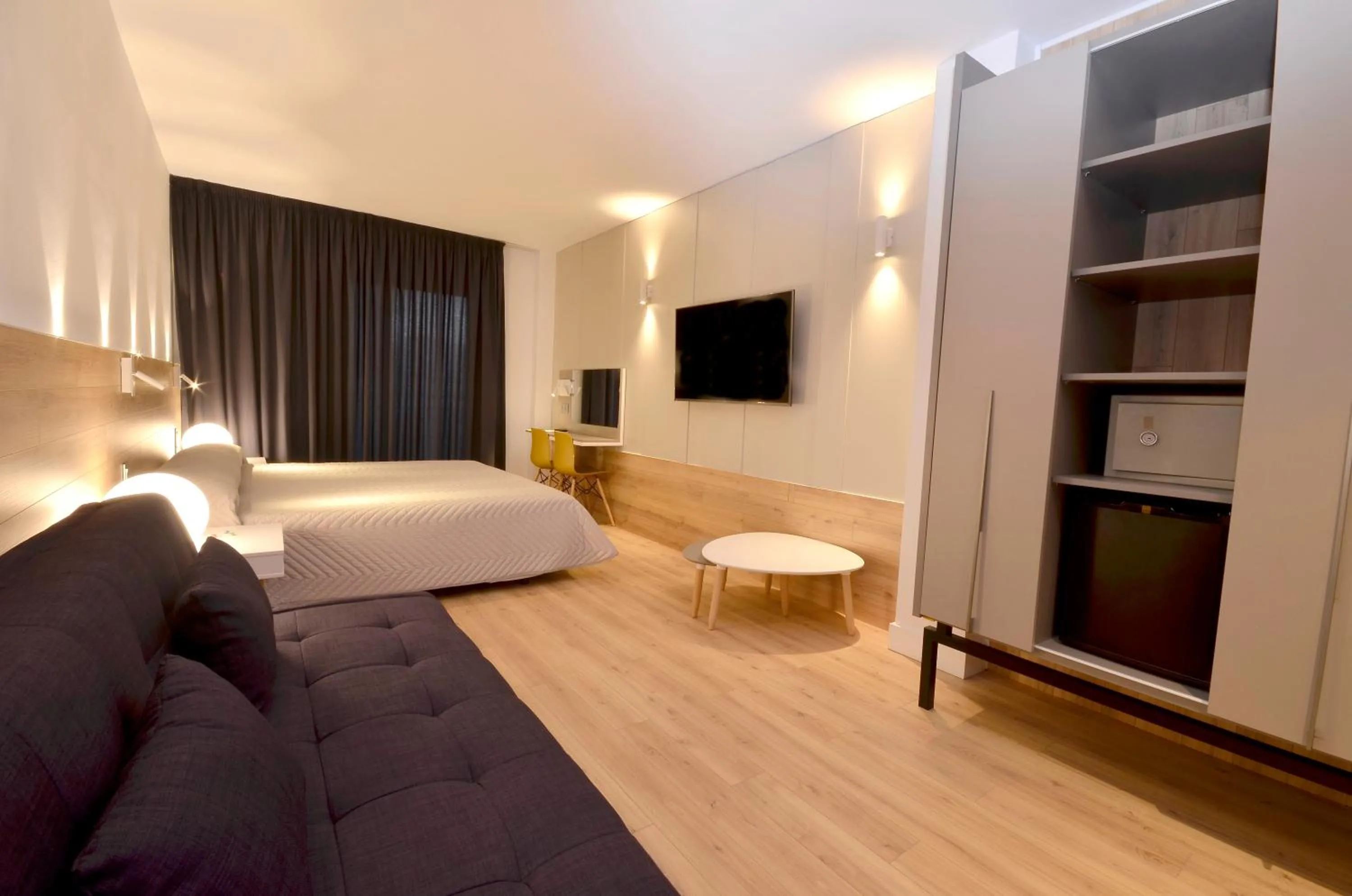 Photo of the whole room, Bed in Hotel Olympus