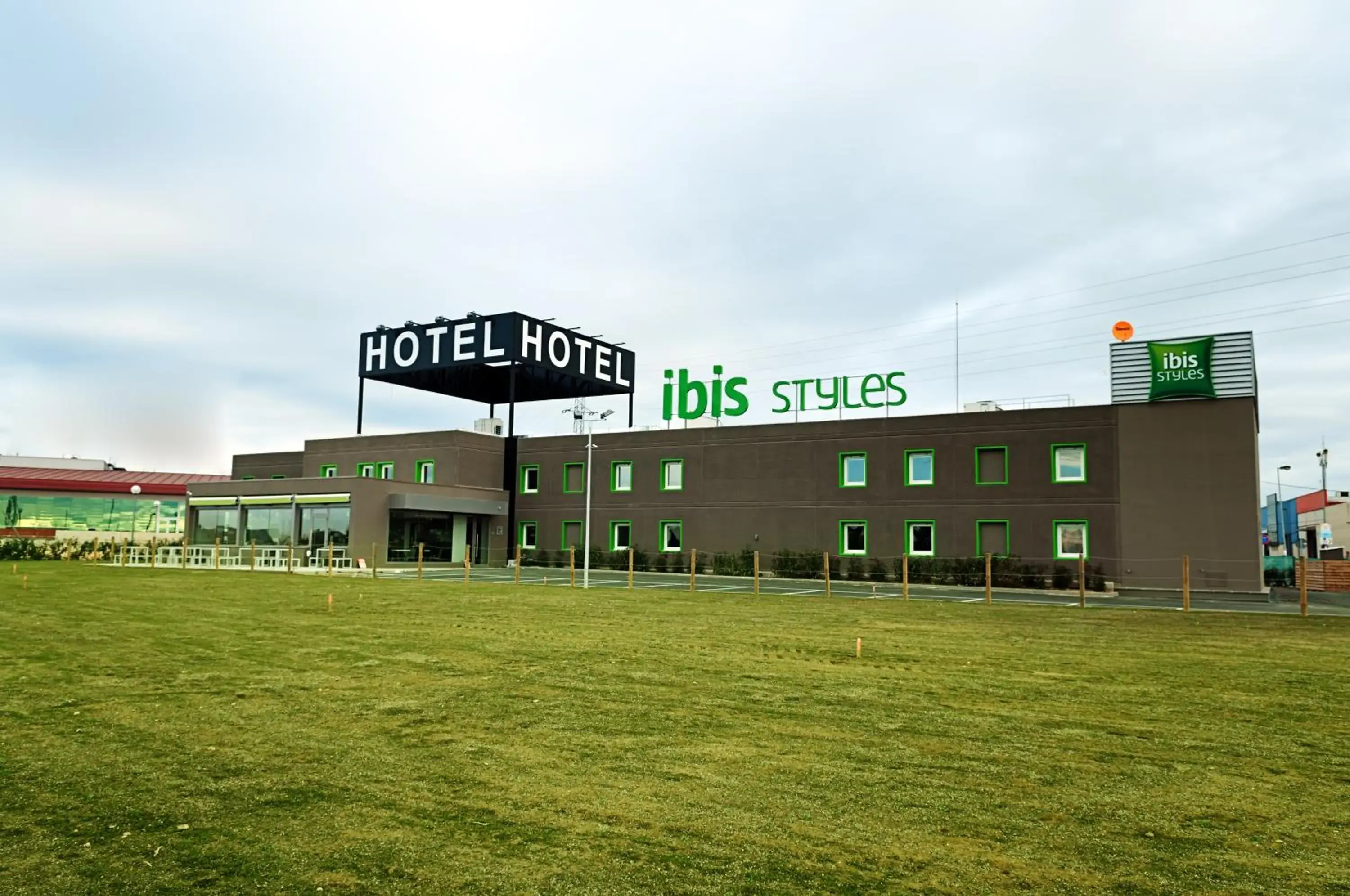 Property building in Hotel Ibis Styles Lleida Torrefarrera Property building in Hotel Ibis Styles Lleida Torrefarrera