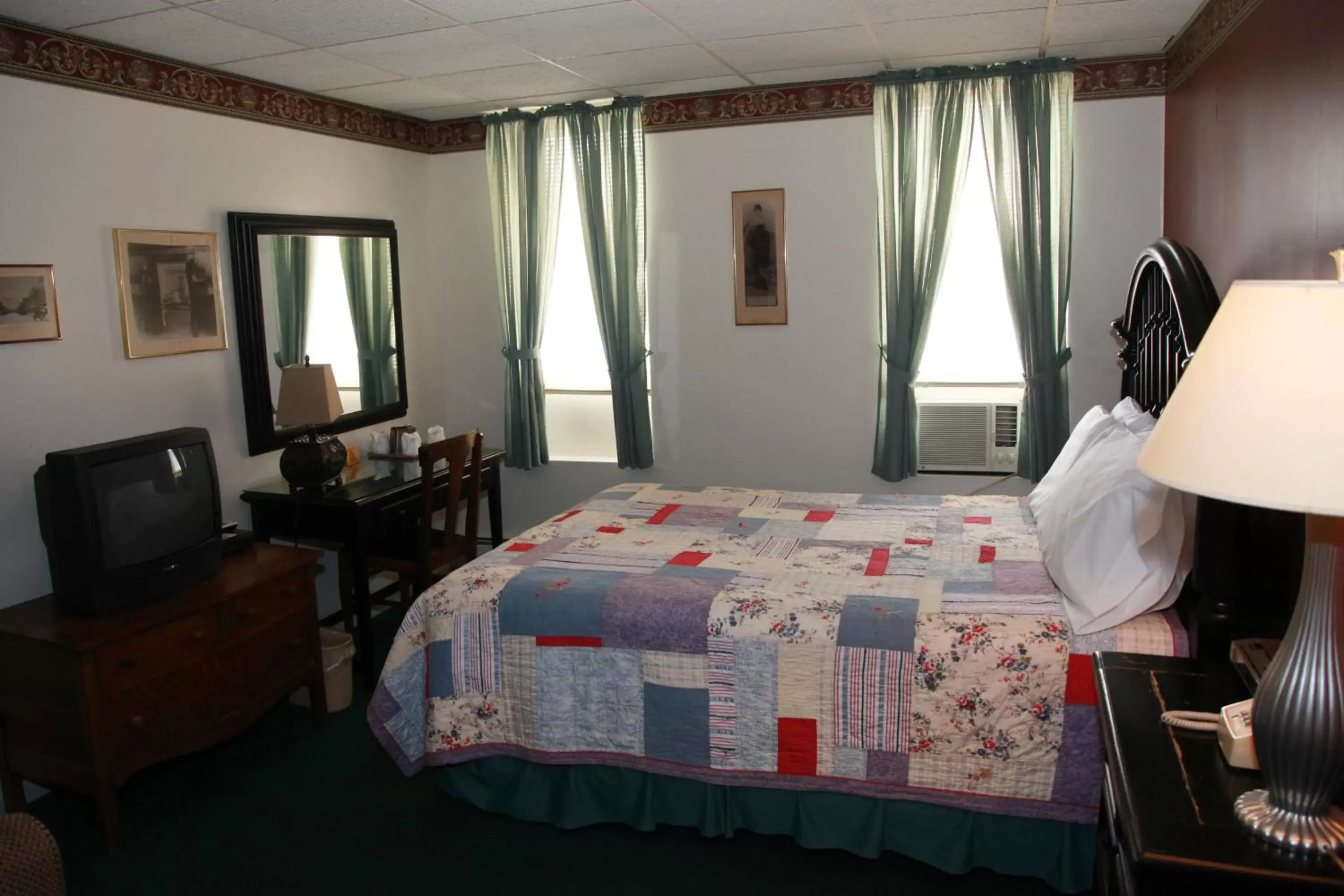 Bedroom, Bed in The Winter Inn