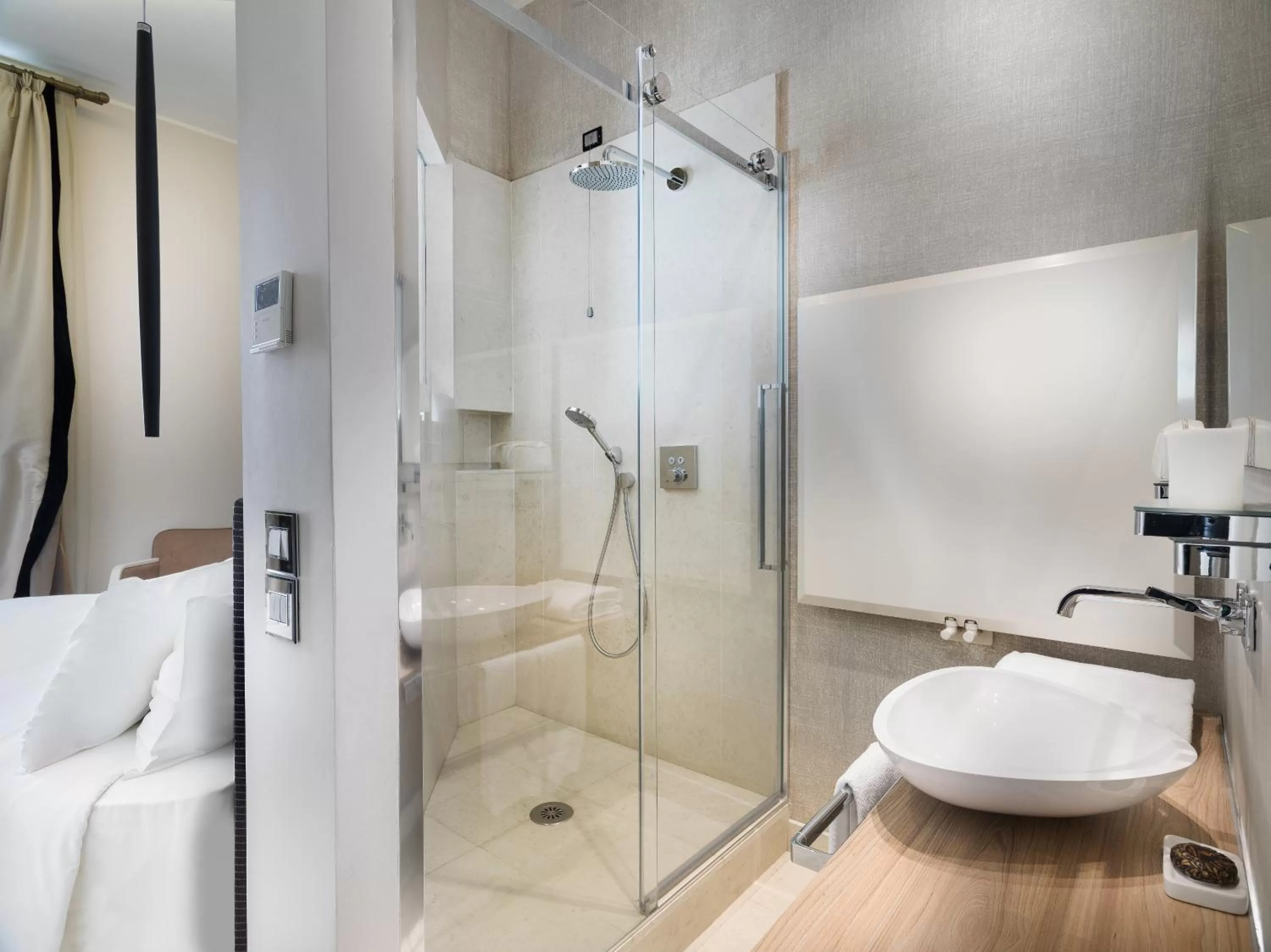 Decorative detail in The Glamore Milano Duomo