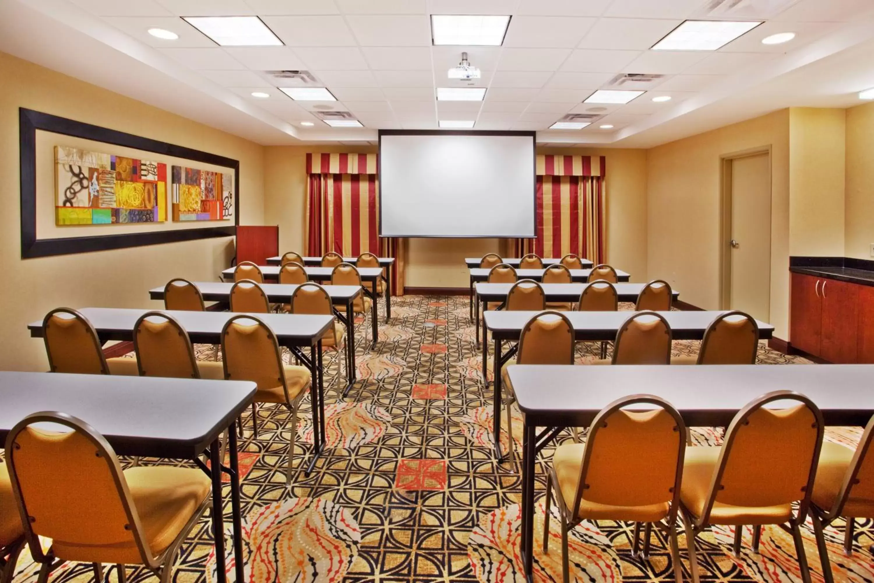 Meeting/conference room in Holiday Inn Express Hotel & Suites Atlanta-Cumming, an IHG Hotel