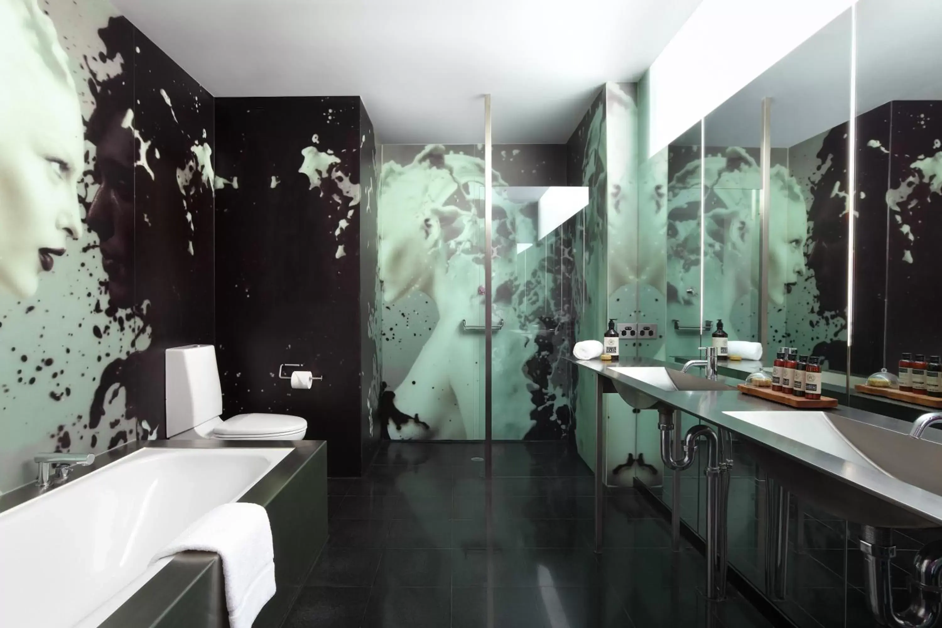 Shower, Bathroom in Adelphi Hotel