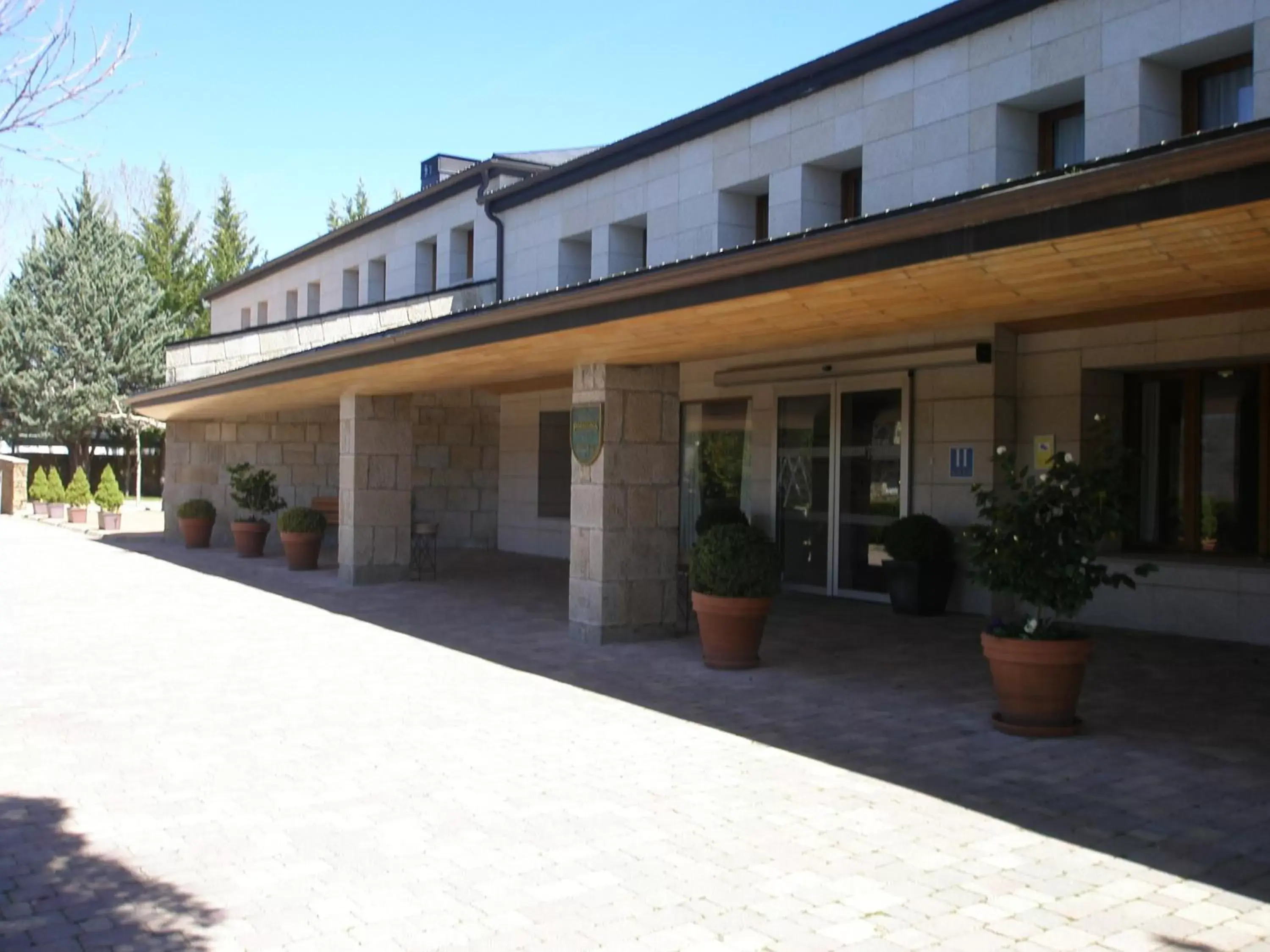 Facade/entrance, Property Building in Parador de Puebla de Sanabria