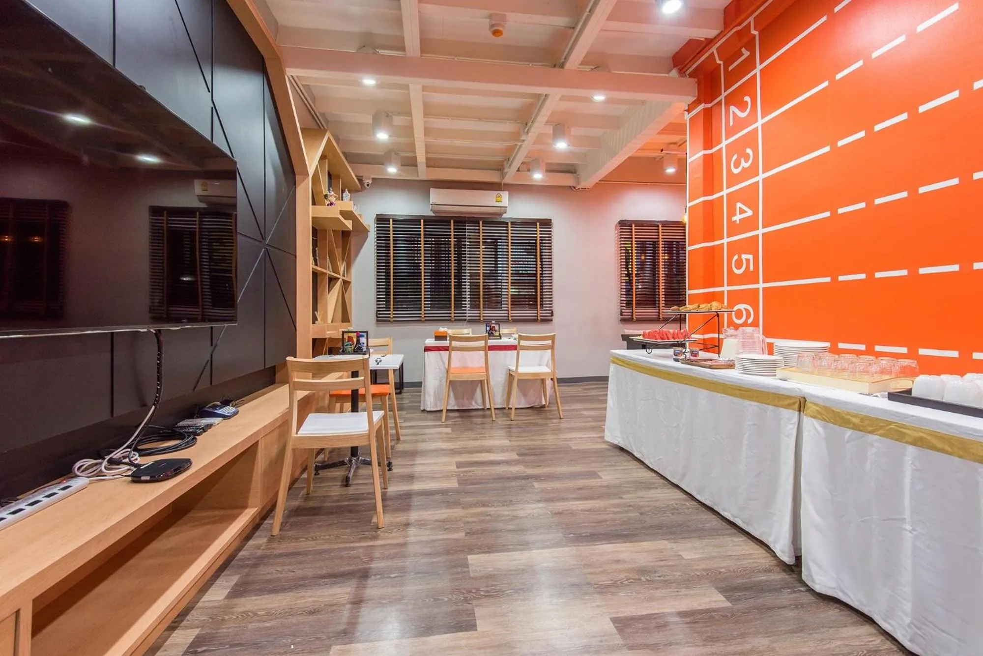 Living room in Siam Stadium Hostel