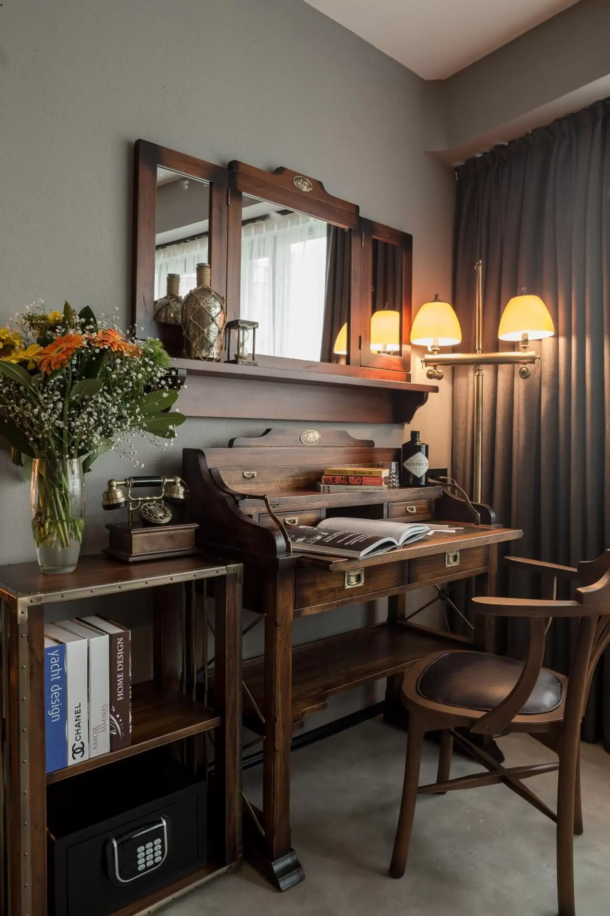 Library, Kitchen/Kitchenette in Hotel Cinnah