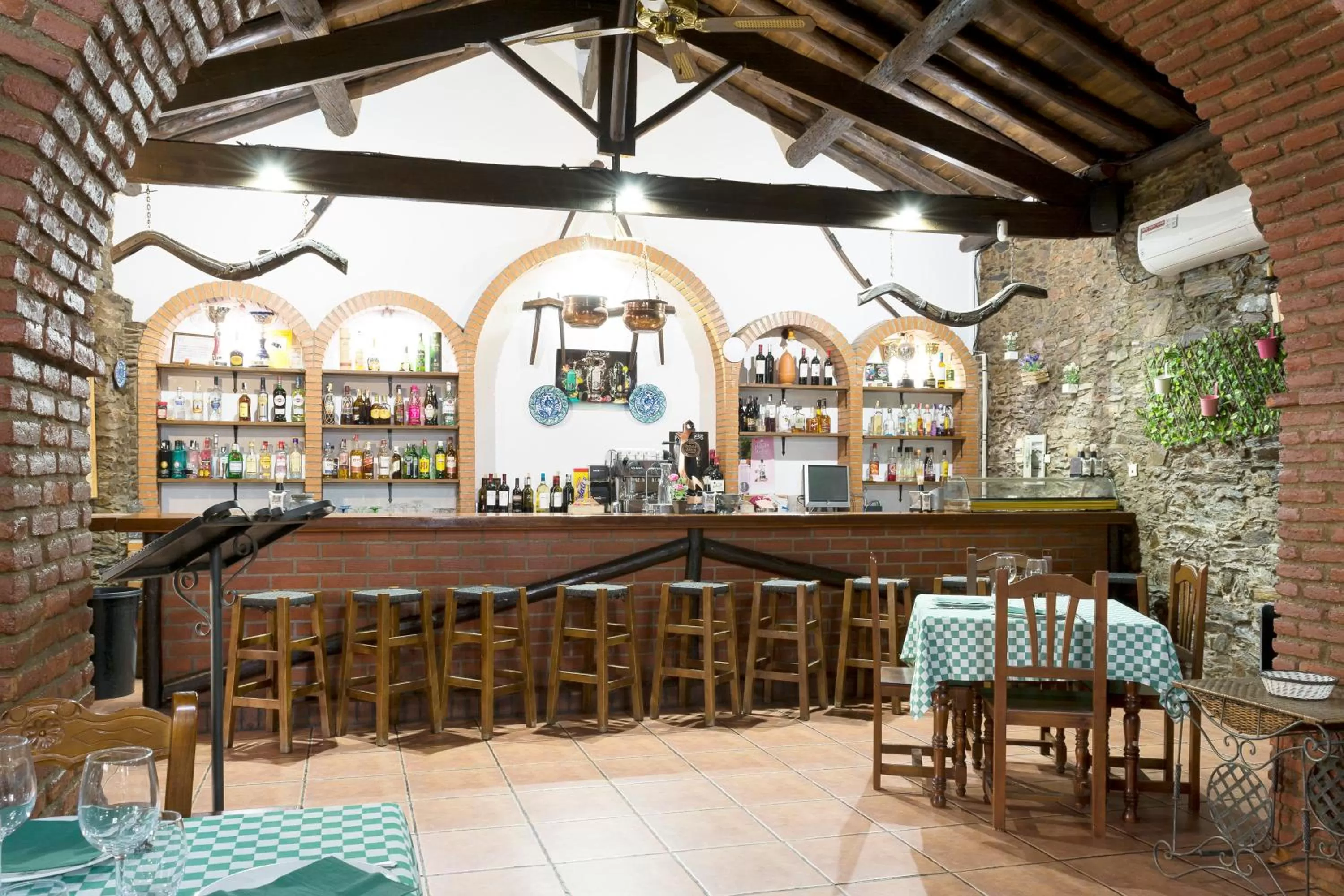 Restaurant/places to eat in Hospedium Hotel Rural Soterraña