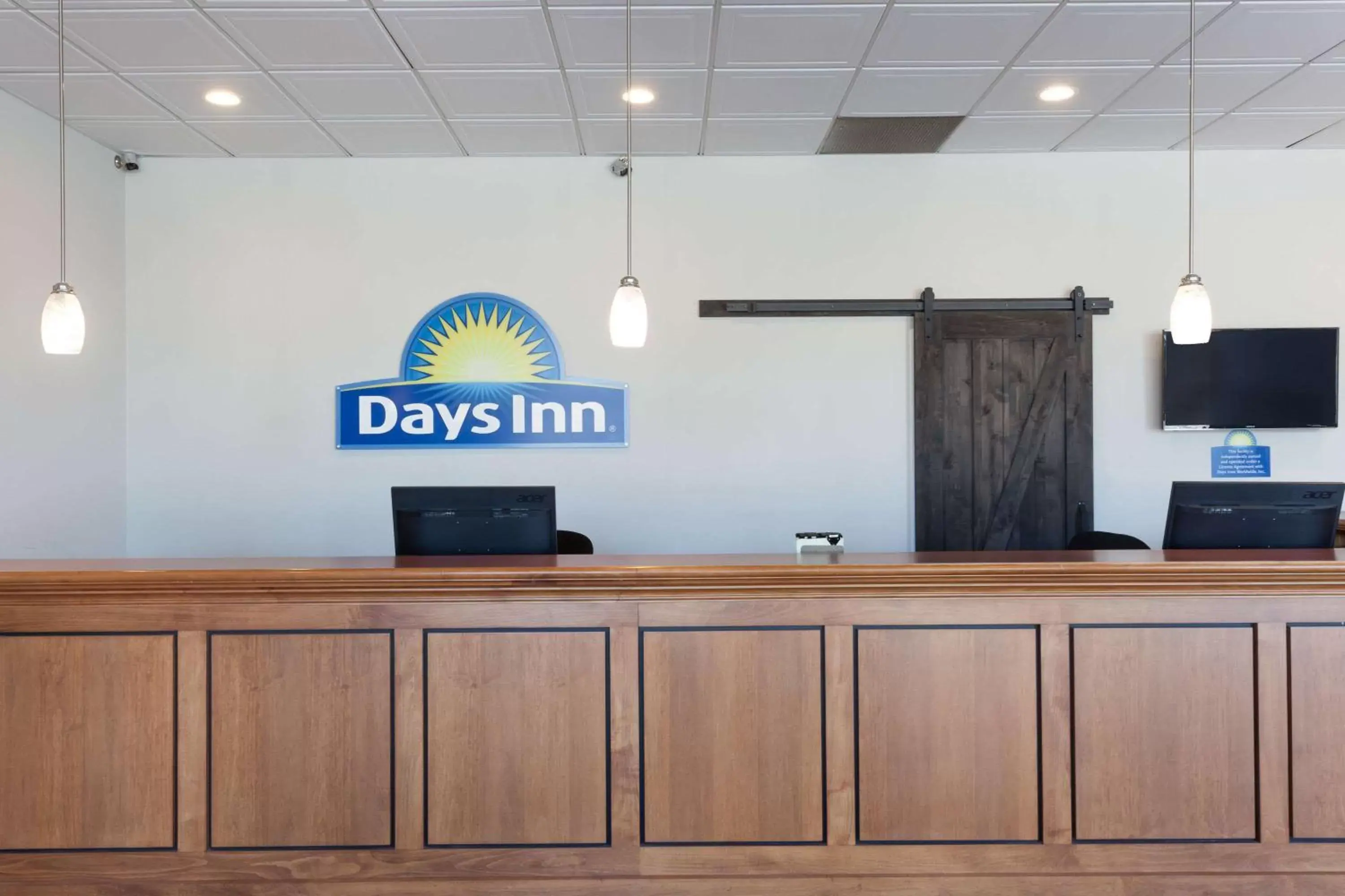 Lobby or reception, Lobby/Reception in Days Inn & Suites by Wyndham Lancaster Amish Country