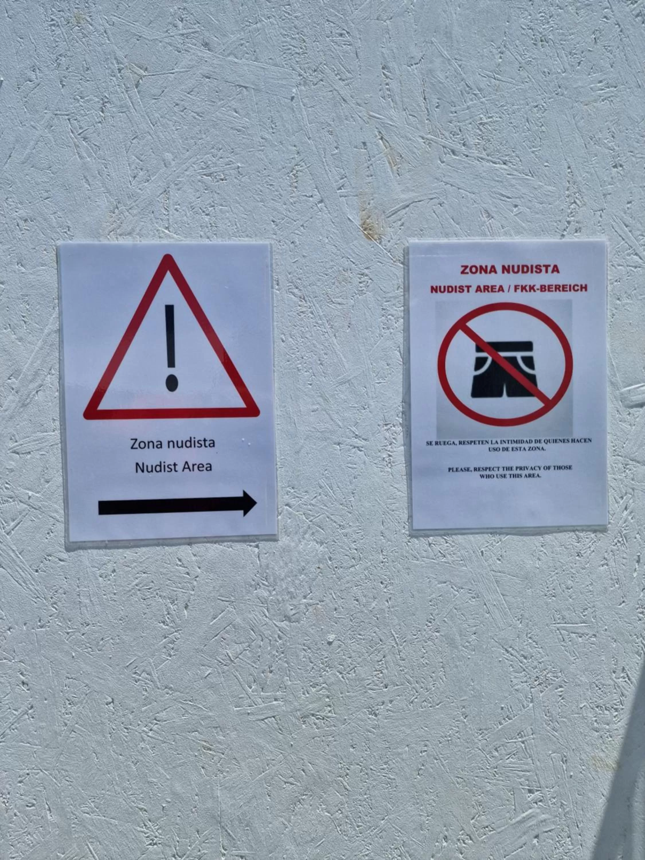 Swimming pool in Hotel y Apartamentos Doña Lola