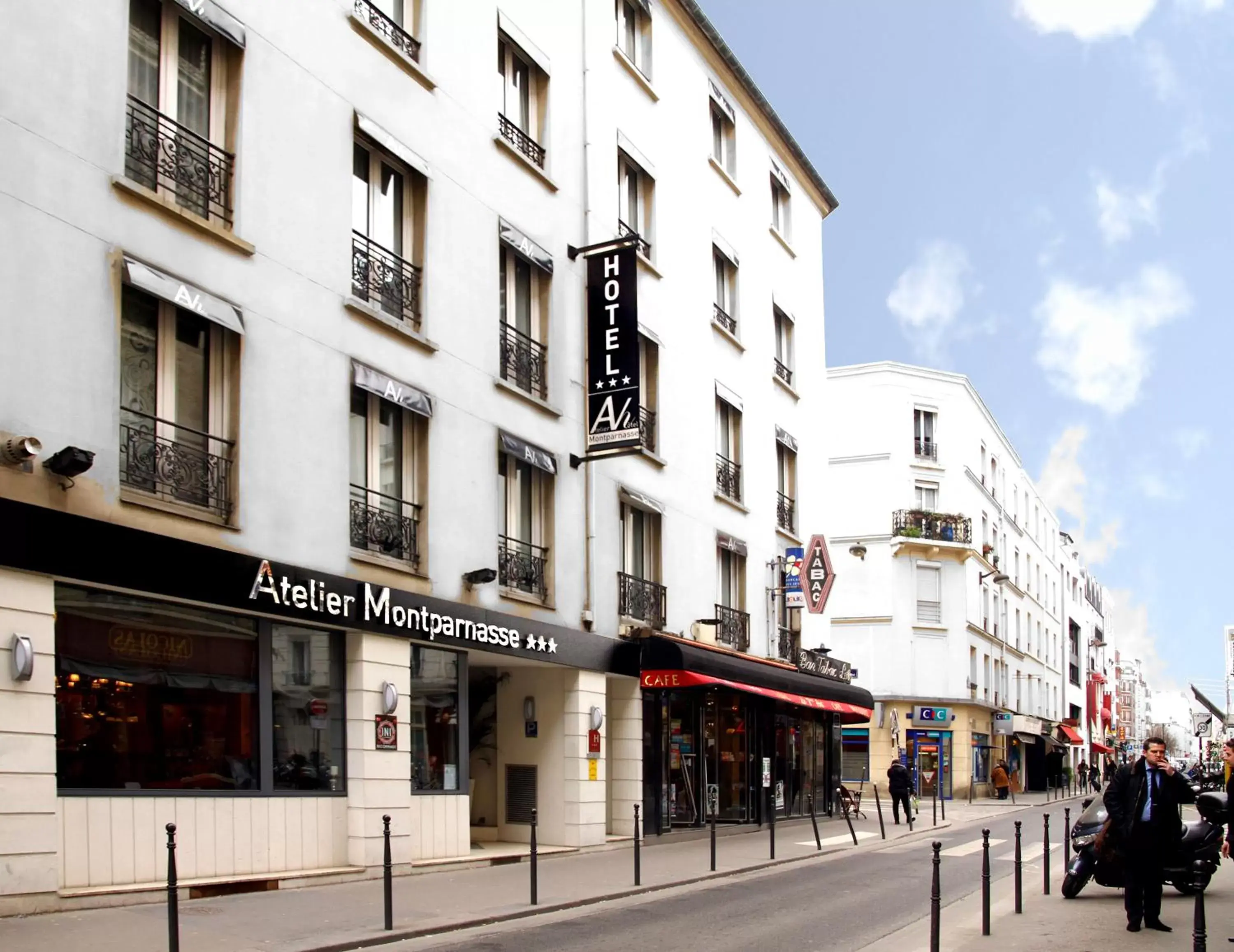 Facade/entrance in Atelier Montparnasse Hotel