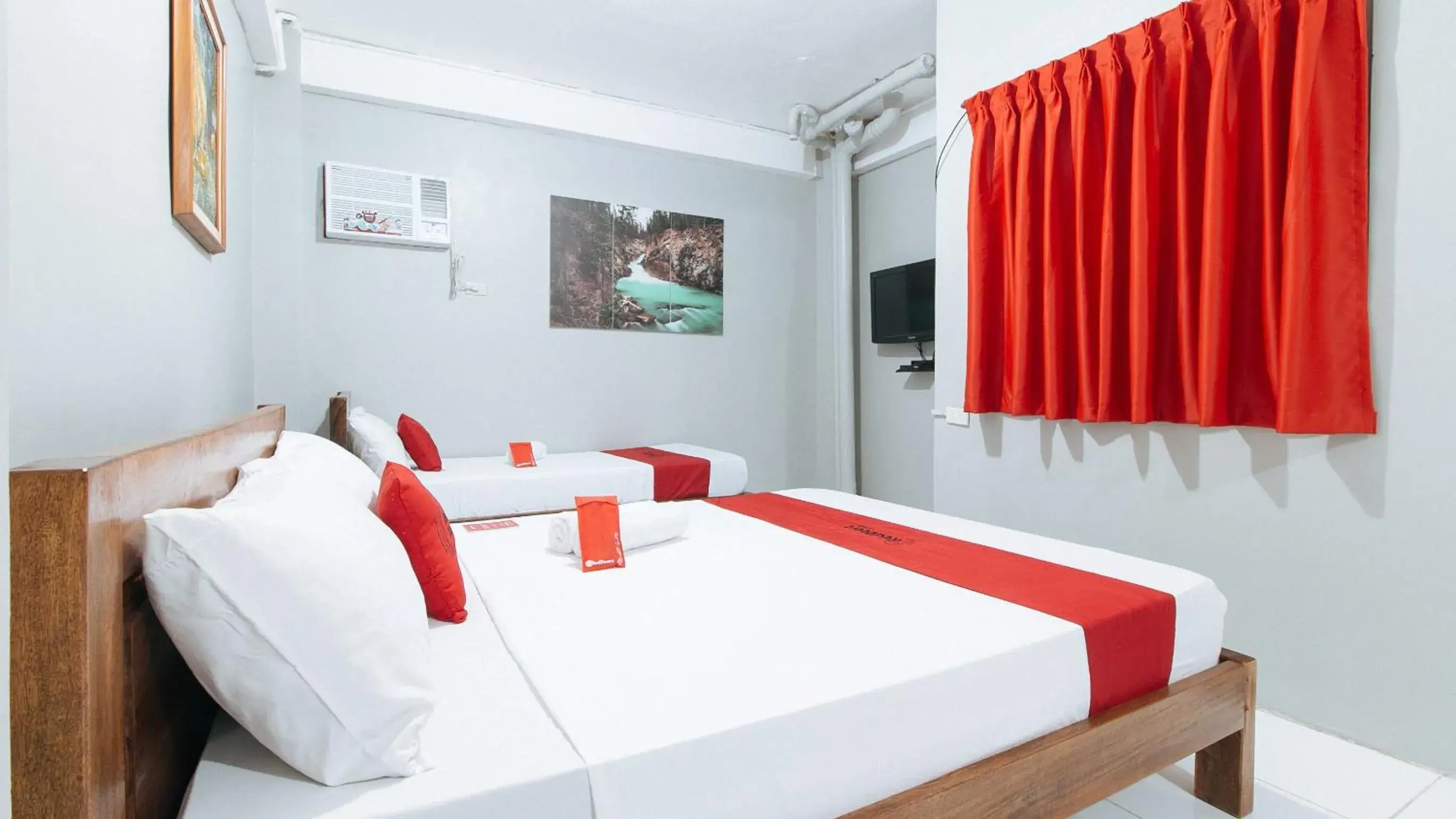 Bedroom, Bed in RedDoorz near Pasay Rotonda