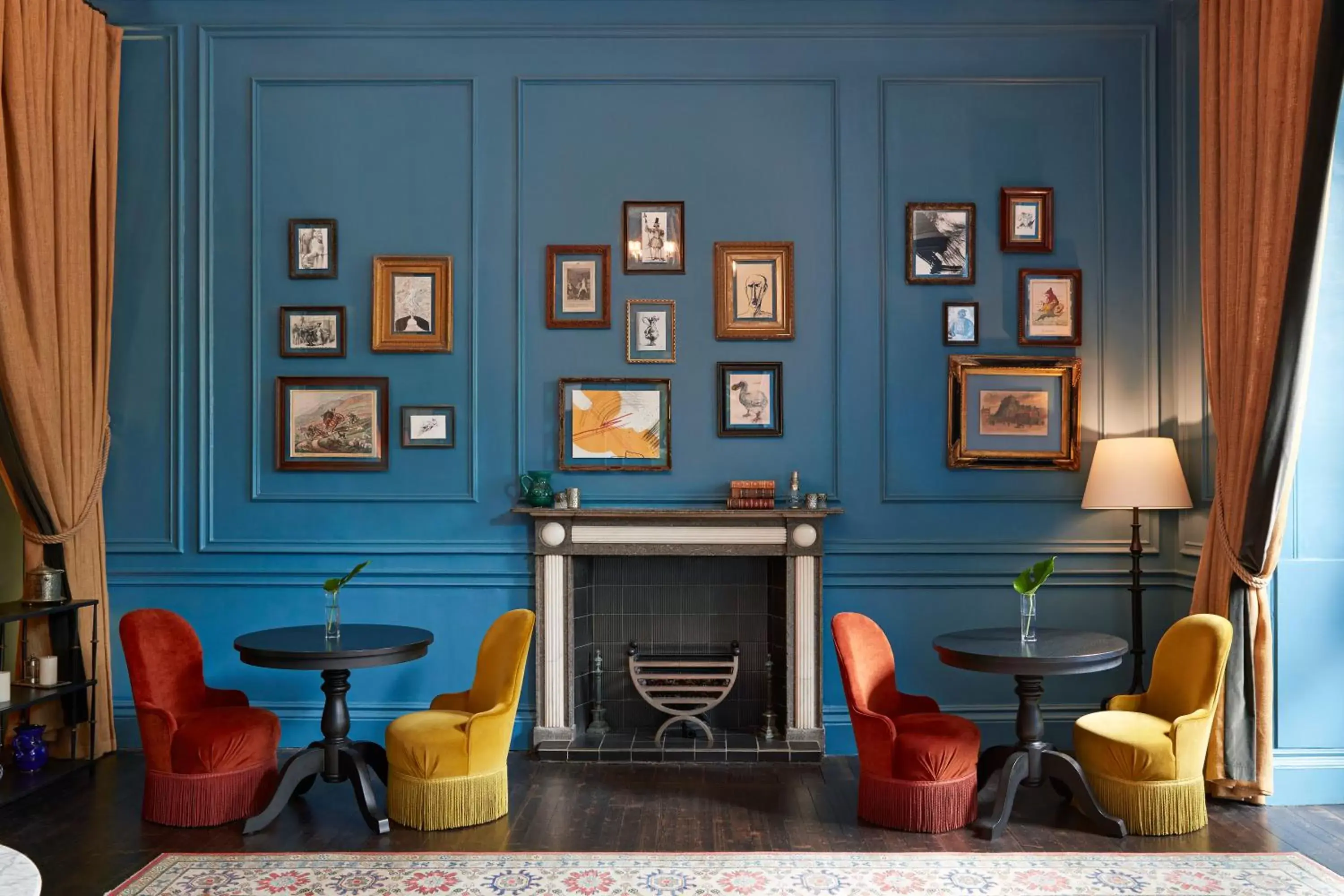 Seating area in Kimpton - Charlotte Square, an IHG Hotel