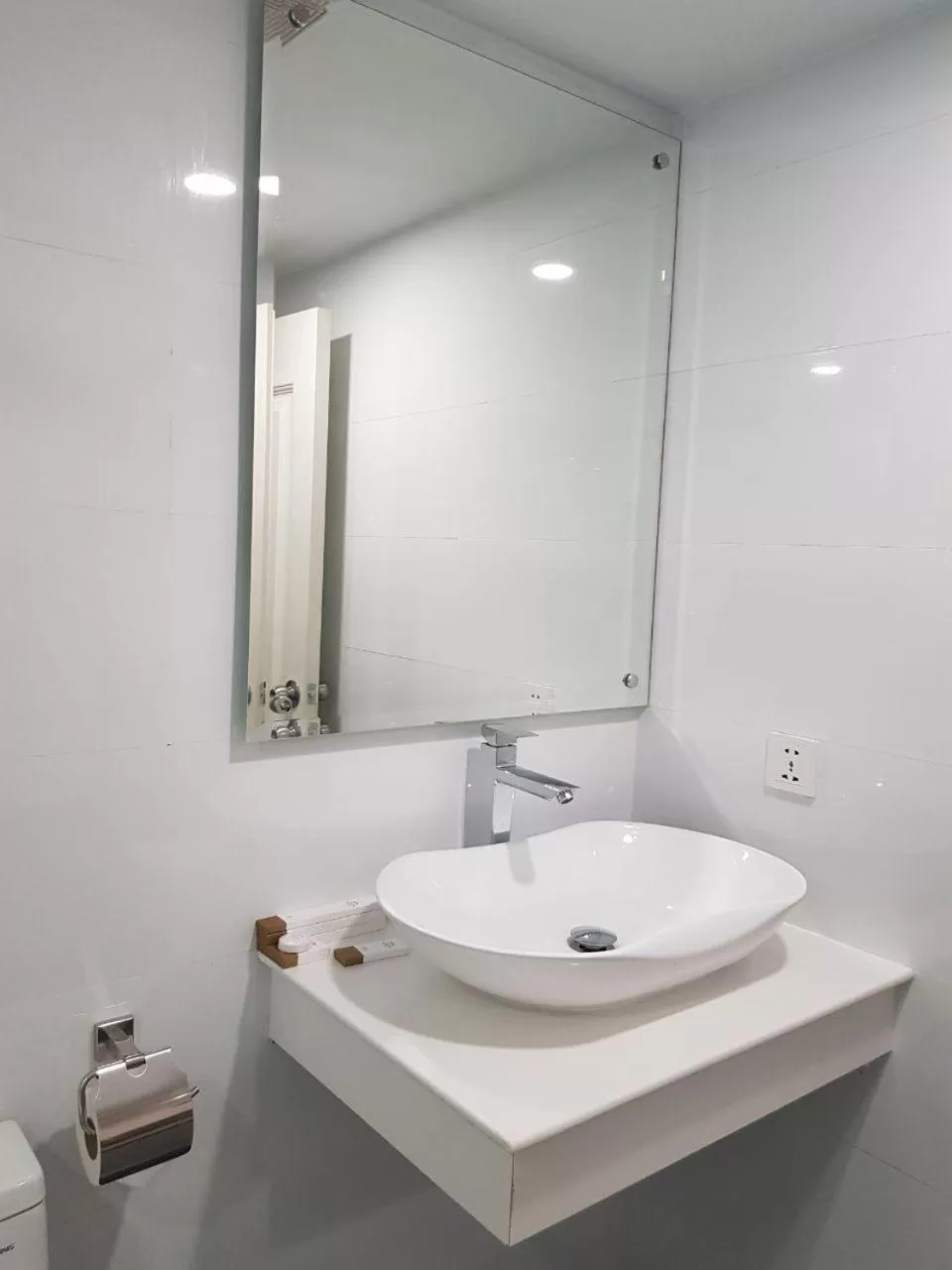 Bathroom in Apple Hotel Three - Phnom Penh