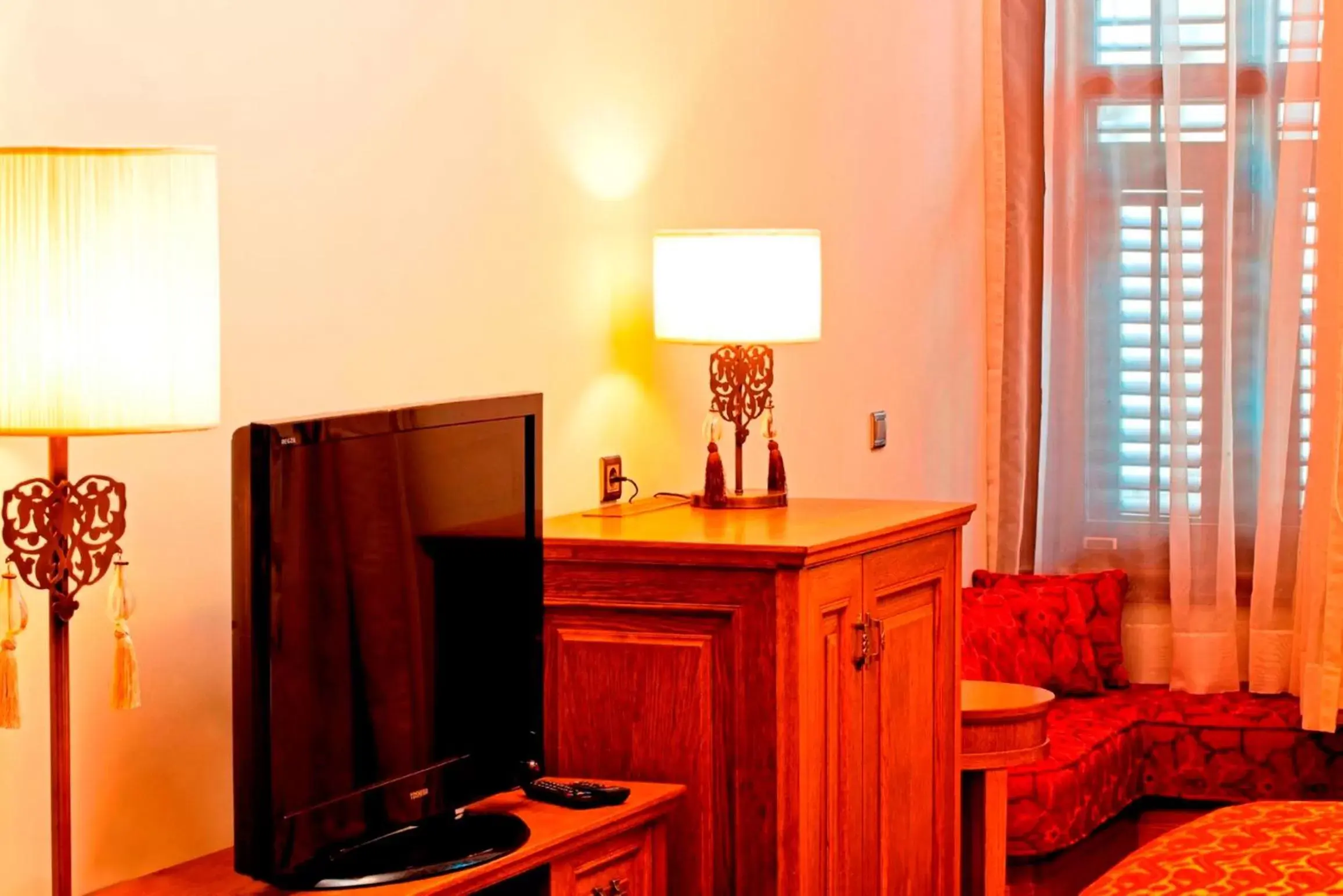 TV and multimedia, TV/Entertainment Center in Celine Hotel - Ottoman Mansion