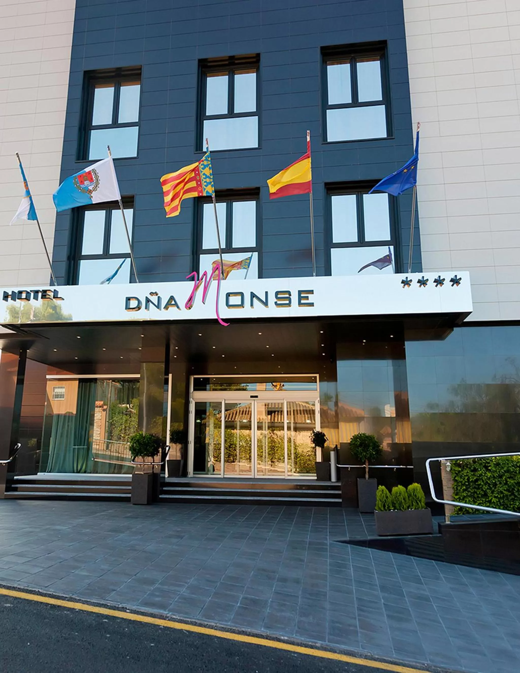 Facade/entrance in Dña Monse Hotel Spa & Golf