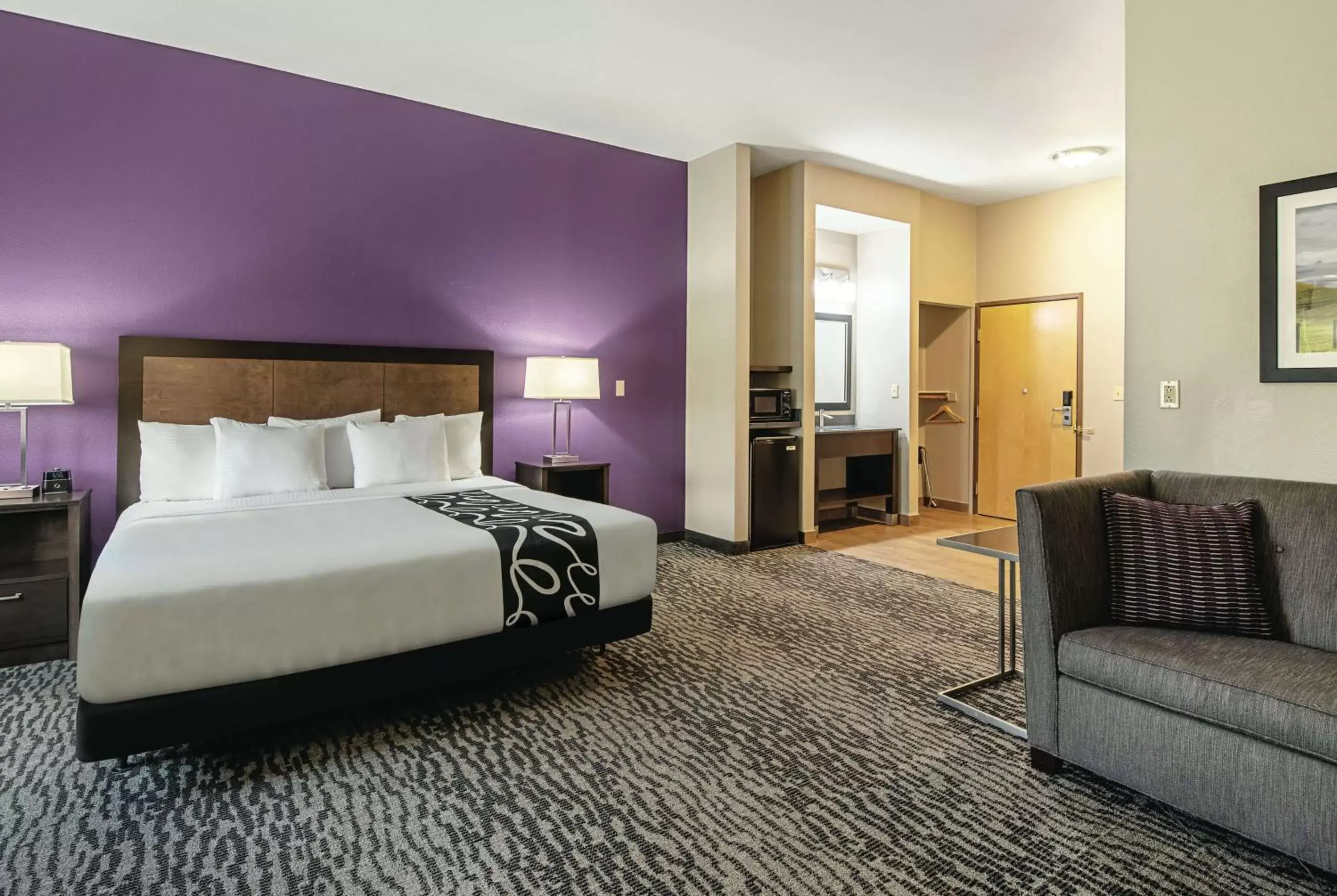 Photo of the whole room, Bed in La Quinta Inn by Wyndham Livermore Photo of the whole room, Bed in La Quinta Inn by Wyndham Livermore