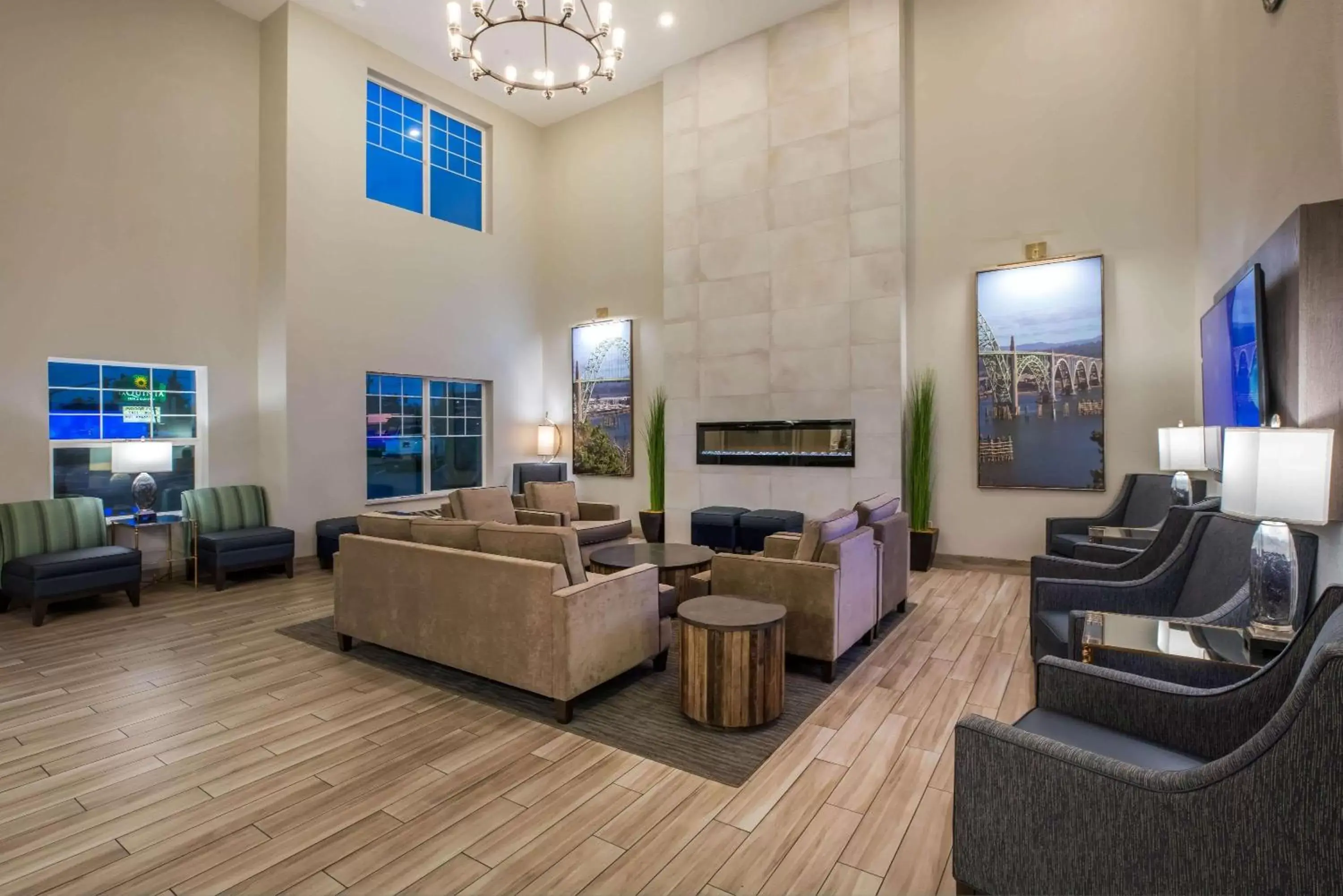 Lobby or reception, Seating Area in La Quinta by Wyndham Newport