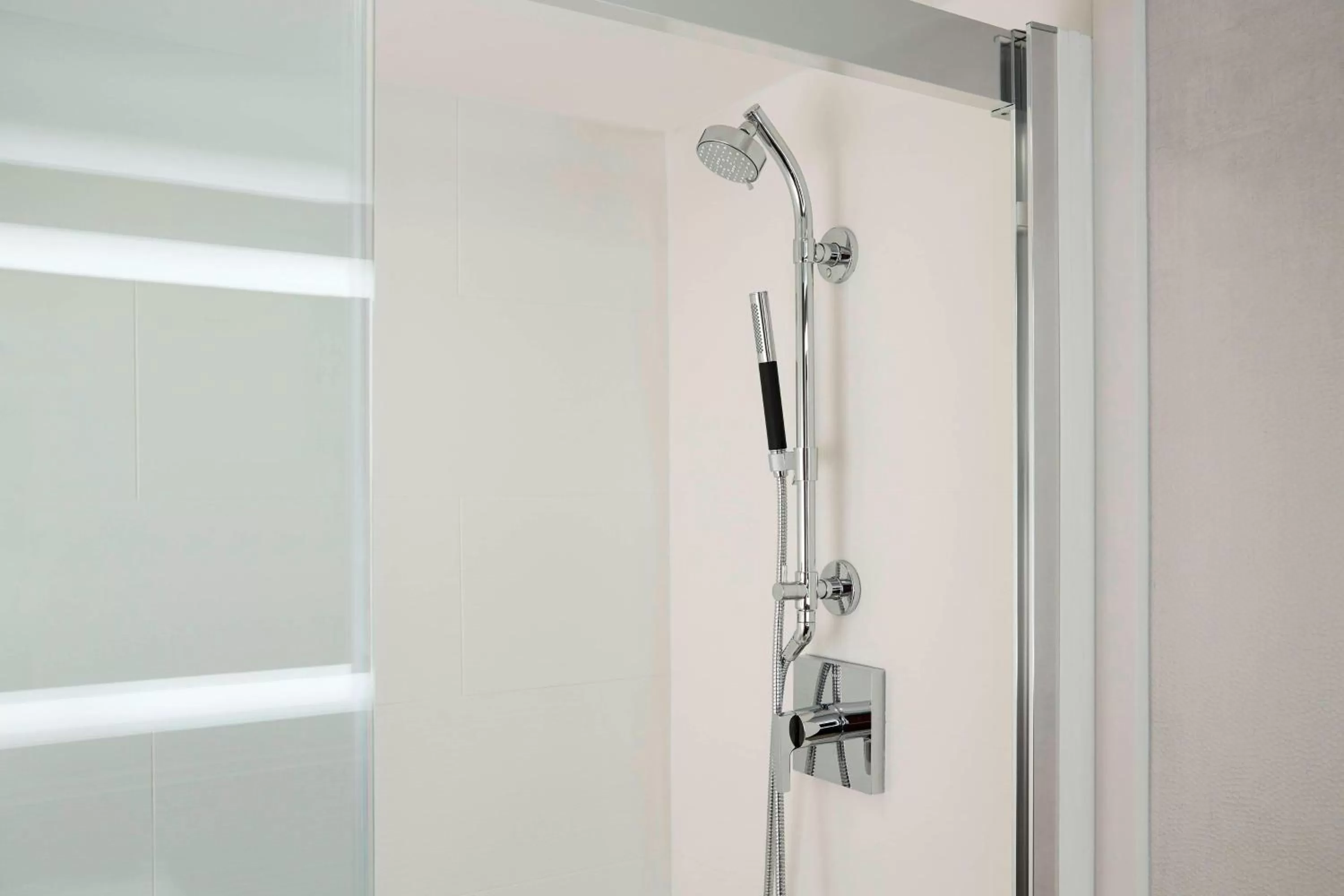 Bathroom in Chicago Marriott Southwest at Burr Ridge