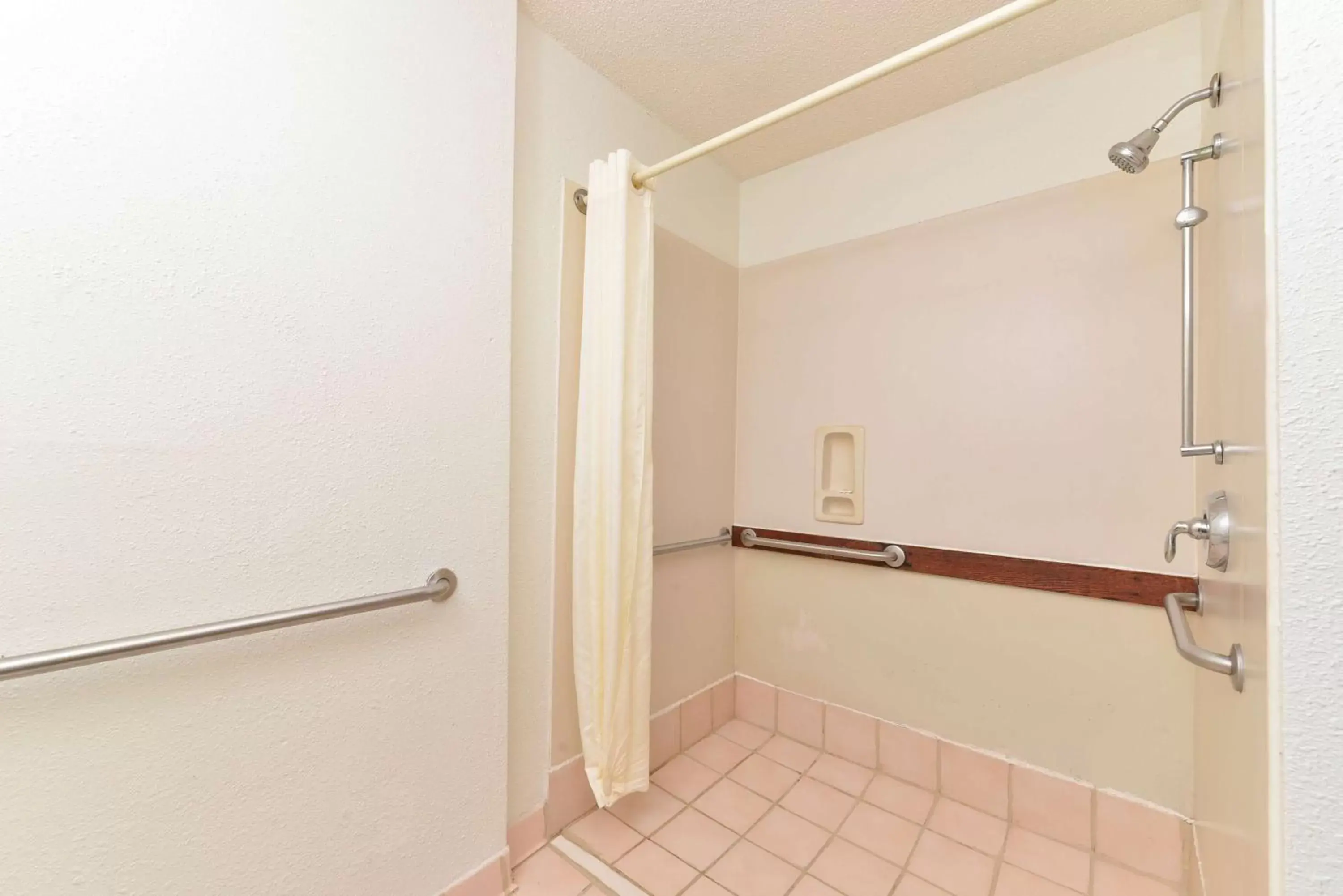 Shower, Bathroom in Motel 6-Richburg, SC