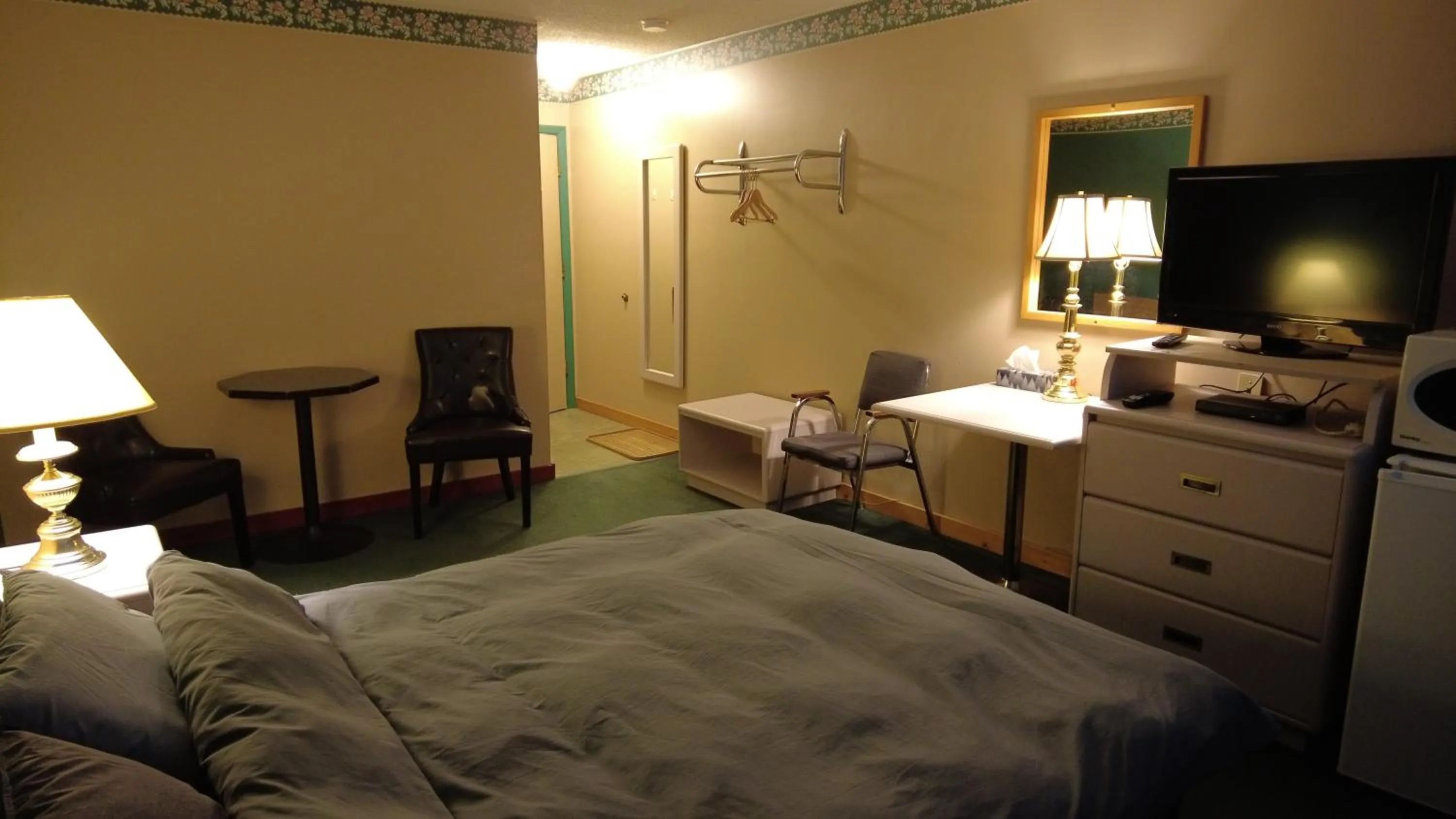 Bed in Sundre Motor Inn