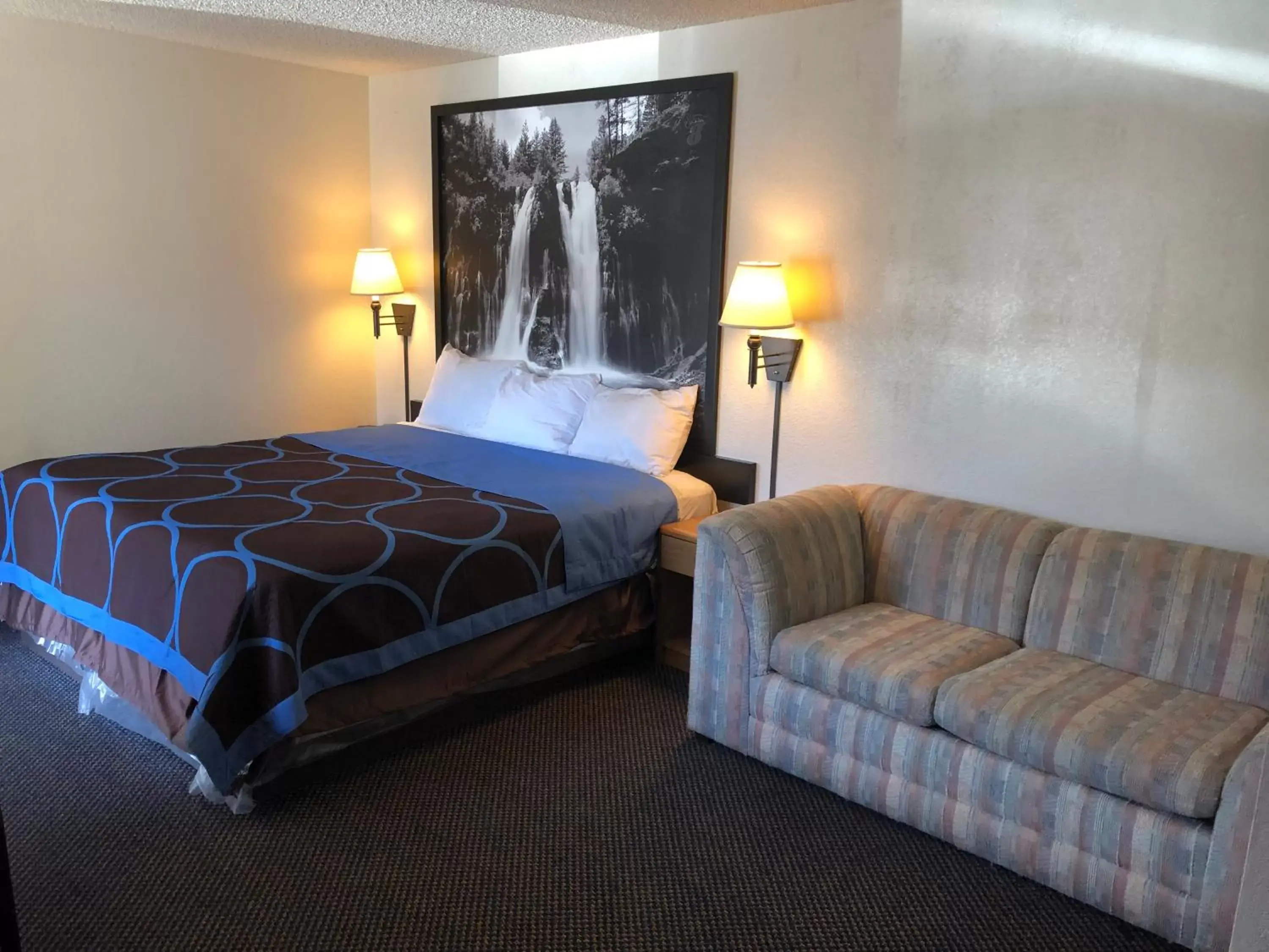 Photo of the whole room, Bed in Super 8 by Wyndham Red Bluff Photo of the whole room, Bed in Super 8 by Wyndham Red Bluff