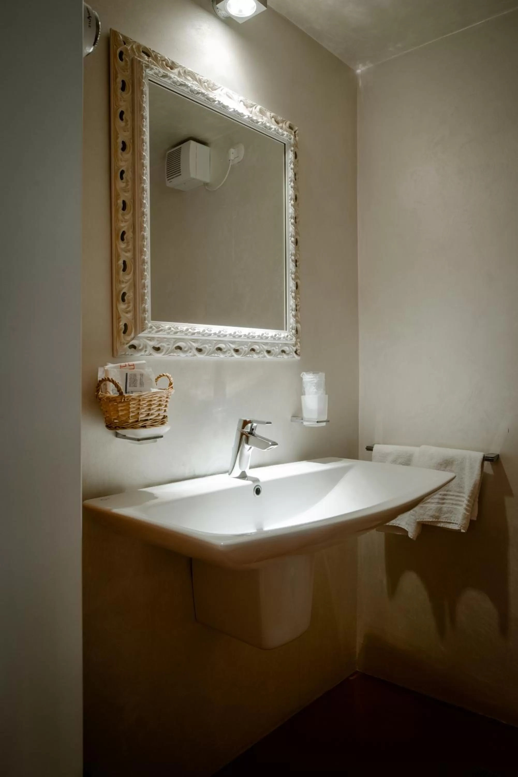 Bathroom in Alessi Hotel Trattoria