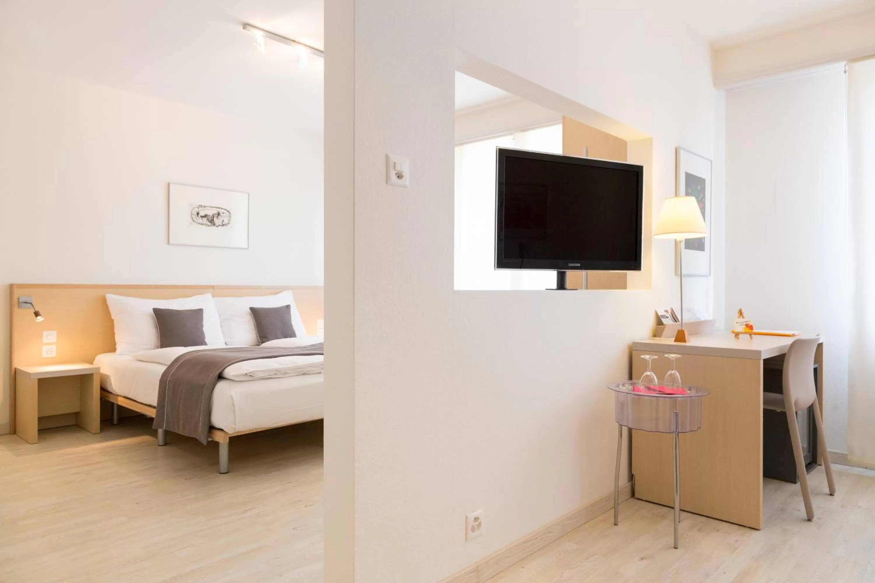 Bed in Hôtel Des Arts