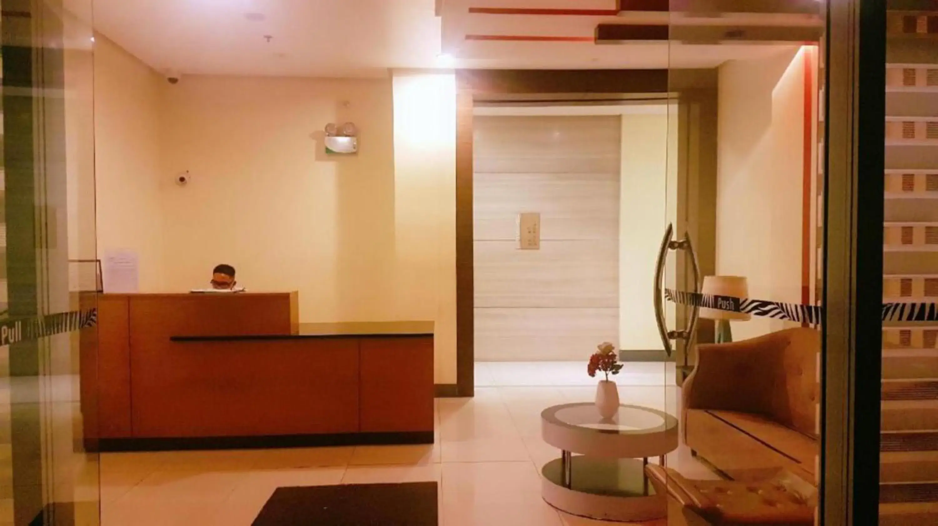 Lobby or reception, Bathroom in Del's Condotel